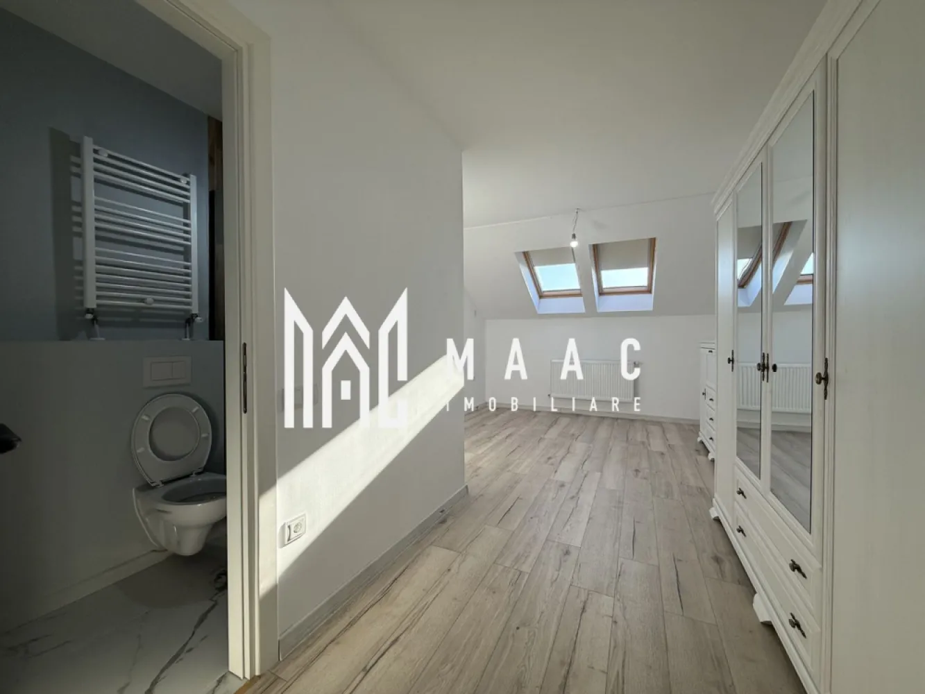 Apartament 2 camere | Mobilat modern | Decomandat | Lazaret - MAAC Imobiliare vă propune spre vânzare un apartament modern, situat în zona Lazaret, ideal pentru locuit sau investiție. Caracteristici: Suprafață utilă: 46.79 mp Situat etajul 5 Dotat cu lift Bloc cu regim de înălțime P+4+Mansarda Imobil izolat termic Încălzire prin calorifere, cu centrală termică proprie Toate instalațiile electrice și sanitare sunt noi Apartamentul se vinde complet mobilat și utilat, exact ca în poze Compartimentare: Hol de intrare Zonă de bucătărie open space cu living, spațiu luminos și modern Baie dotată cu cabină de duș Dormitor matrimonial bine delimitat Avantaje: Apartament nou, gata de mutare Finisaje moderne și materiale de calitate Ideal atât pentru locuință personală, cât și pentru investiție. Pentru mai multe detalii precizati telefonic ca ati vazut anuntul cu ID: CP2880532 }}