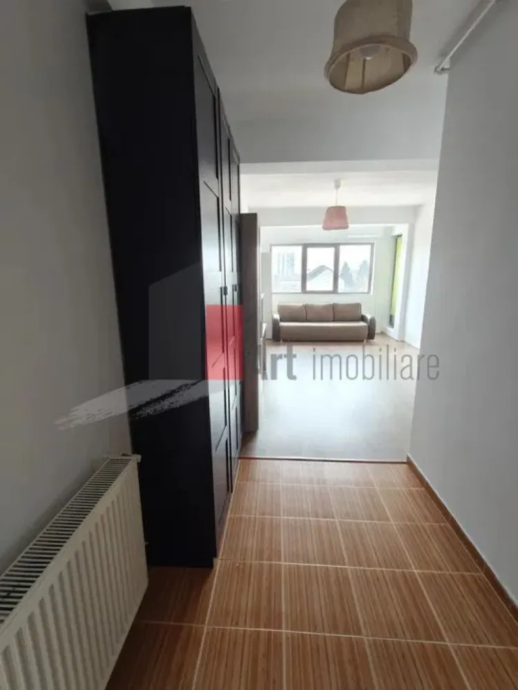 0% Comision, Apartament de vanzare 2 camere, et 3/3, Bucurestii Noi - Comision 0% | Apartament 2 camere de vânzare | Etaj 3/3 | Pod depozitare | Bucureștii Noi

Se oferă spre vânzare un apartament cu 2 camere, semidecomandat, cu o suprafață de 50 mp, situat la etajul 3 al unui imobil construit în anul 2013. Locuința se vinde fără comision pentru cumpărător, este complet mobilată și utilată, fiind pregătită pentru mutare imediată.

Compartimentare

Living primitor și luminos
Dormitor spațios
Bucătărie complet echipată
Hol de acces și baie
Balcon închis pentru confort termic

Dotări și facilități

Centrală termică proprie
Sistem de aer condiționat
Acces la pod pentru depozitare suplimentară
Complet utilat și mobilat modern
Imobil construit recent (2013)

Transport

Stația de metrou Laminorului în apropiere ( 10 minute de mers pe jos )
Linii STB: 95, 476 și 112 în proximitate ( 5 minute de mers pe jos )
Acces rapid către arterele principale ale zonei de Nord

Localizare și puncte de interes

Zona Bucureștii Noi, locație liniștită
Etajul 3 din 3 (fără vecini deasupra)
Acces facil către parcuri și zone verzi
Proximitate față de piețe, supermarketuri și școli

Parcare

Loc de parcare la liber în zona imobilului
Acces facil pentru vizitatori

Alte informații

Comision 0% la achiziție
Acte pregătite pentru vânzare
Eficiență energetică ridicată
Ideal pentru locuință personală sau investiție

Pentru tranzactii cu fonduri proprii pretul se negociaza ferm.

Pentru mai multe detalii sau pentru programarea unei vizionări, vă stăm la dispoziție.