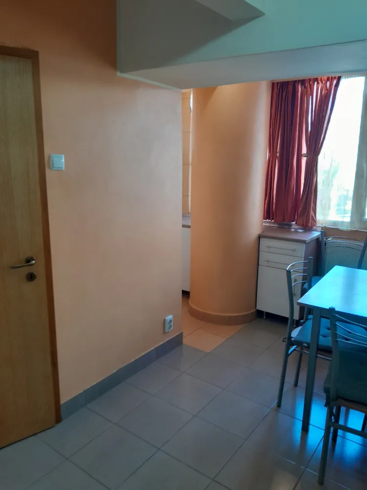 PF, vând apartament cu o camera - Vând apartament 1 cameră, mobilat complet, utilat, cu acces direct la magazine, bănci, restaurante, mijloace de transport în comun; etaj 2, Manastur, Cluj Napoca! Preț 119 000 euro, negociabilDetalii la nr de telefon: 0745589705