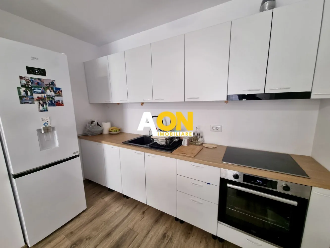 Apartament 2 camere, bloc nou, Cetate - AON Imobiliare vă propune spre vânzare un apartament situat într-un bloc nou, construit în 2024, la doar câteva sute de metri de Lidl Cetate (str. Lalelelor). Acesta este compus din:
• Living + bucătărie open-space;
• Dormitor;
• Baie;
• Hol;
• Balcon de 10 mp.
Suprafața utilă este de 52 mp. Apartamentul beneficiază de încălzire prin pardoseală pe timp de iarna si racire prin pardoseala pe timpul verii.
Blocul este proiectat pentru eficiență energetică foarte bună, fiind izolat exterior și dotat cu panouri fotovoltaice si 2 centrale termice de bloc. În plus, prețul include si loc de loc de parcare.
Nu ratați această oportunitate! Contactați-ne pentru mai multe detalii și programarea unei vizionări.
ID intern: CP2574373