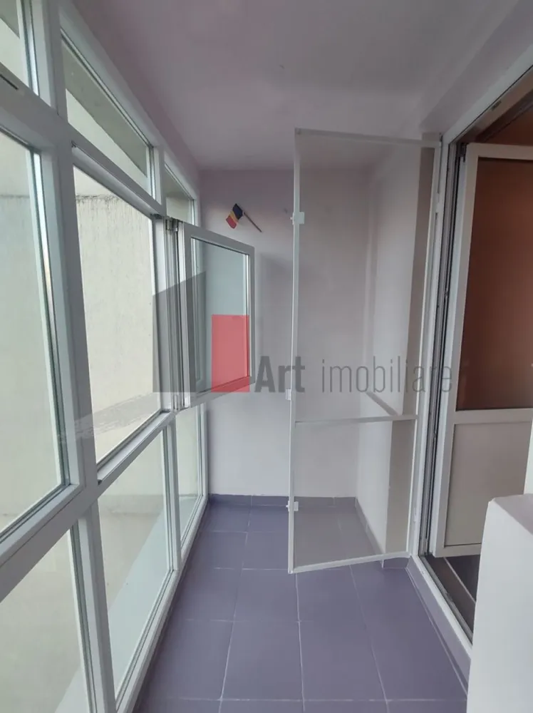 Vânzare apartament 3 camere cu centrală Bd. Obregia - Fântâna Florilor