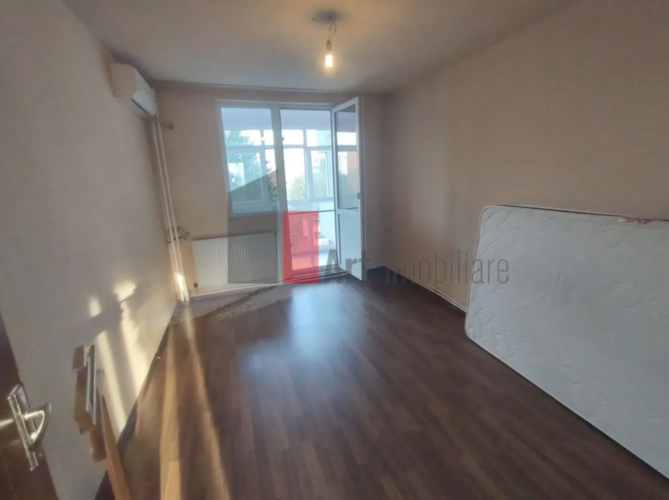 Vânzare apartament 3 camere cu centrală Bd. Obregia - Fântâna Florilor