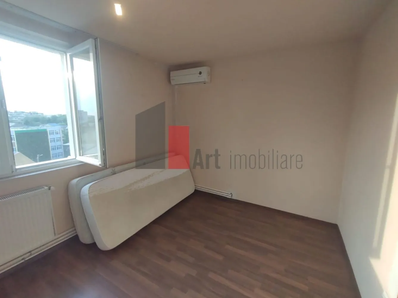 Vânzare apartament 3 camere cu centrală Bd. Obregia - Fântâna Florilor