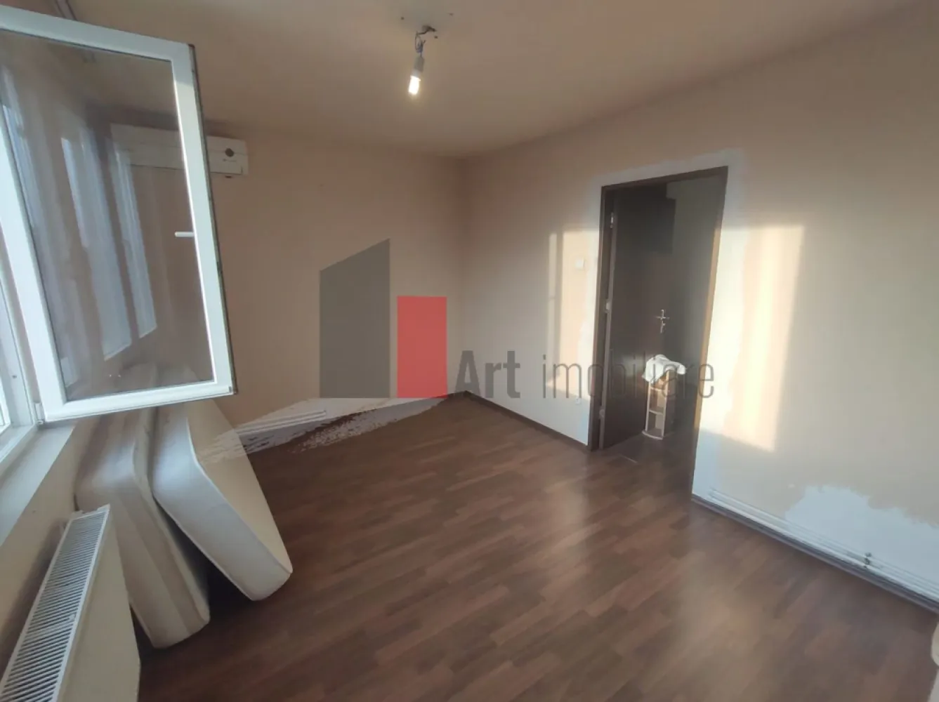 Vânzare apartament 3 camere cu centrală Bd. Obregia - Fântâna Florilor