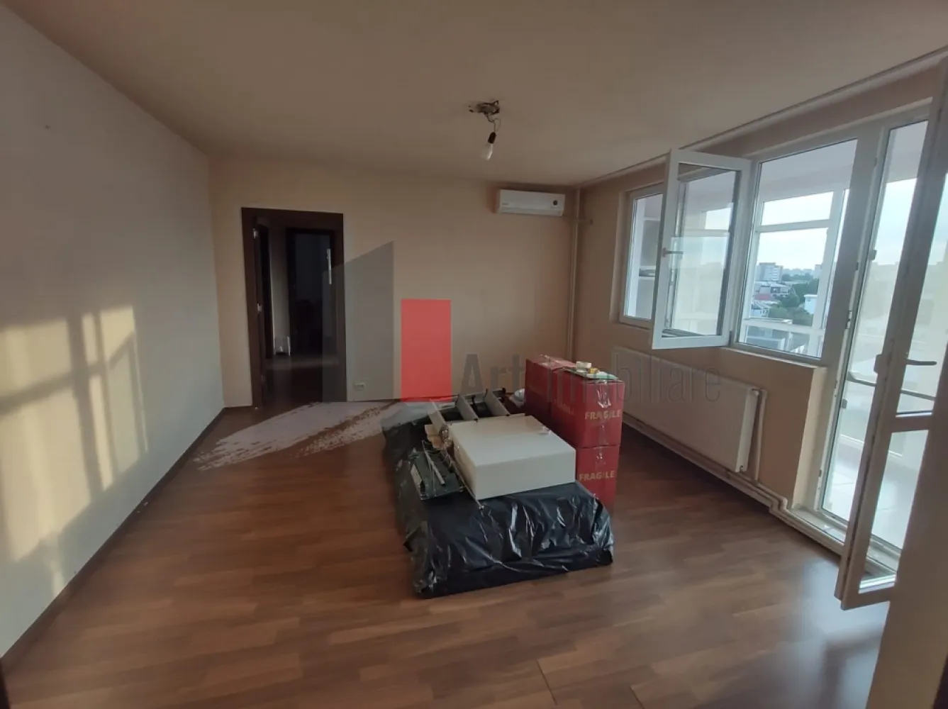 Vânzare apartament 3 camere cu centrală Bd. Obregia - Fântâna Florilor