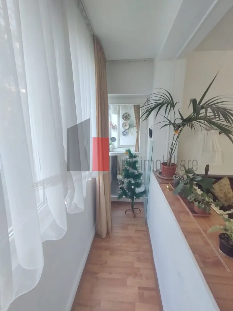 Vânzare apartament 3 camere Bd. Obregia - Pța Străduinței