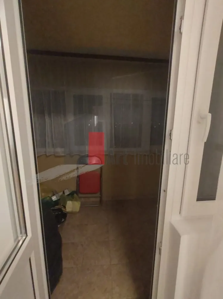 Prima închiriere apartament decomandat 3 camere - Bd. Lacul Tei -Parcul Circului