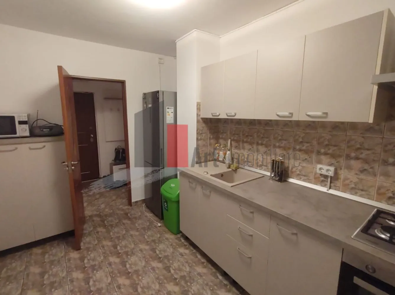 Prima închiriere apartament decomandat 3 camere - Bd. Lacul Tei -Parcul Circului