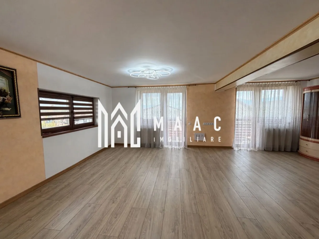 Casă 5 camere | 220 mpu | Cartierul Arhitectilor-Sibiu