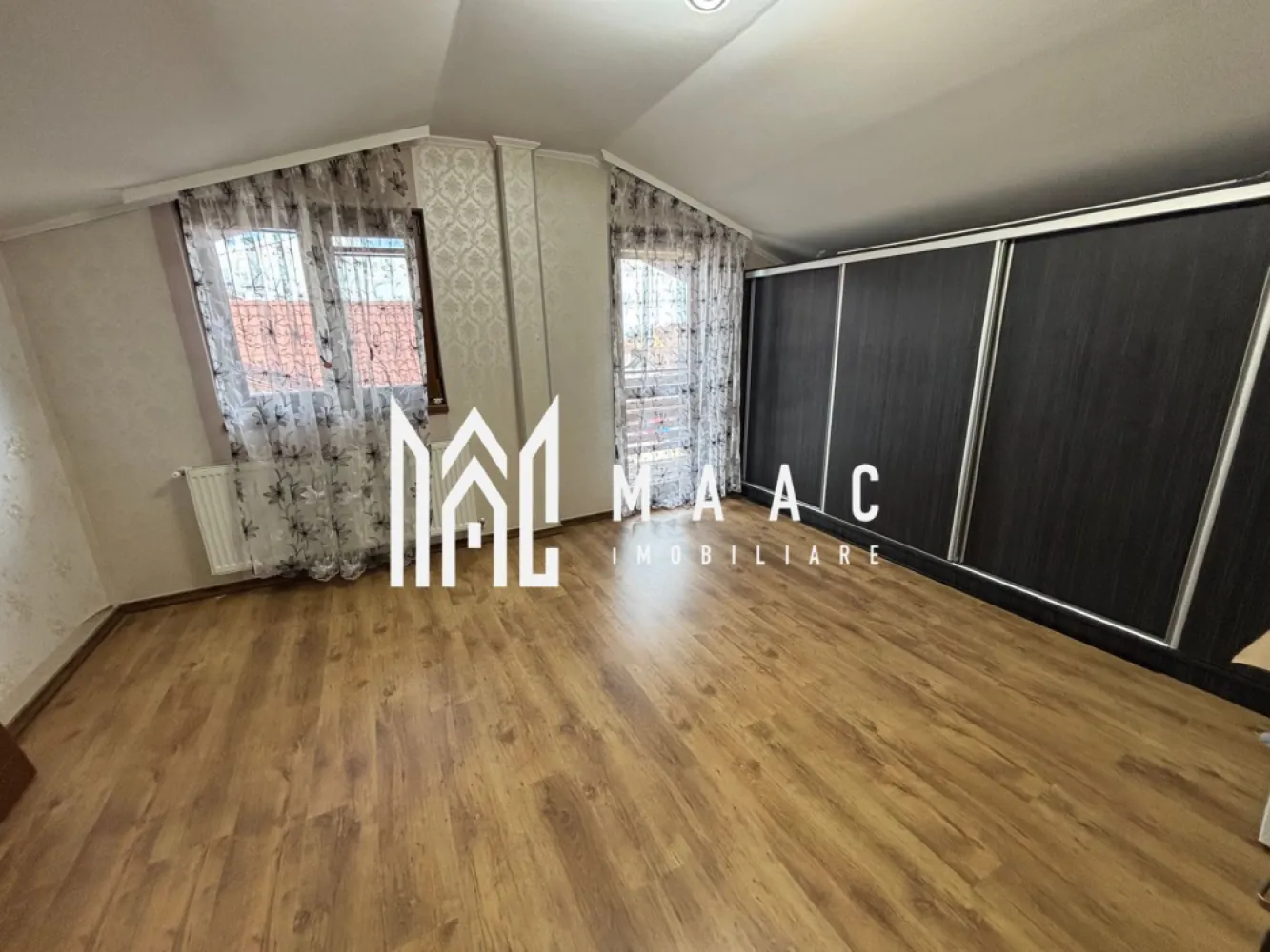 Casă 5 camere | 220 mpu | Cartierul Arhitectilor-Sibiu