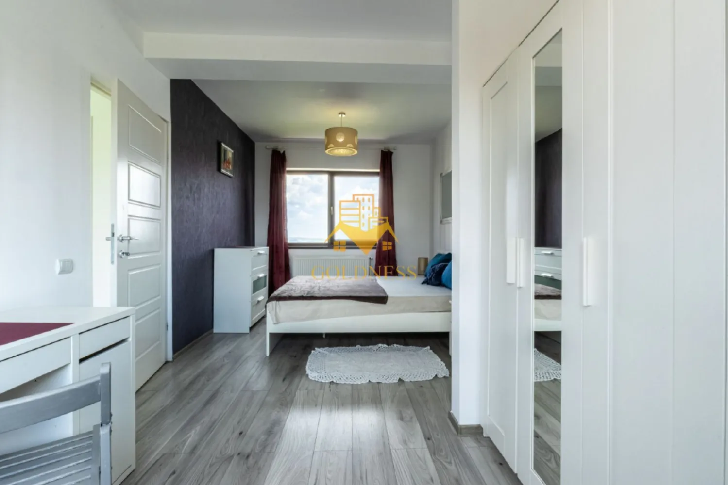 2 camere, parcare, terasa 30mp ,Gheorgheni, zona Fagului, Pet Friendly - GOLDNESS Imobiliare vă propune spre închiriere un apartament cu 3 camere complet mobilat și utilat, la etajul 3 într-un imobil de 3 etaje, în Cartierul Gheorgheni.
Dispune de loc de parcare inclusa in pret!
Se află în apropierea stațiilor de transport în comun, magazine, restaurante, spații verzi, farmacii, etc. 

Apartamentul este compartimentat astfel:
 - dormitor cu pat matrimonial, dressing, noptiere, birou
 - living cu canapea extensibila, spatiu pentru depozitare, TV, loc de luat masa
 - bucatarie complet mobilata, utilata
 - baie cu cabina de dus, calorifer port prosop și dulap pentru depozitare.
- terasa 30 mp

Imobilul este dotat cu toate cele necesare- centrală proprie, mașină de spălat haine, frigider, plită electrică, hotă, etc. 

Dacă sunteți interesați de acest apartament și doriți să îl vizionați, dar și pentru alte oferte nu ezitați să ne contactați telefonic sau prin e-mail. Vă stăm la dispoziție!

Pentru intermediere se percepe un comision de 50% din prețul chiriei!