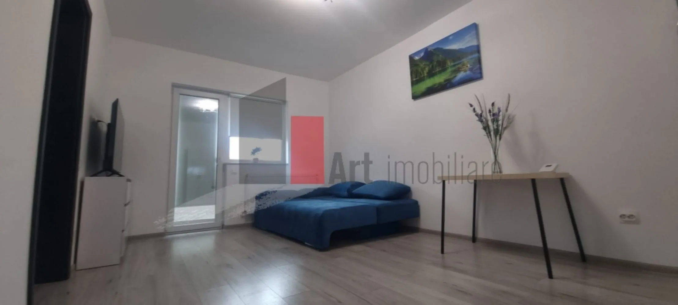 Garsoniera de inchiriat-Aparatorii Patriei-cu centrala - Garsoniera de inchiriat, în complex rezidenţial, complet mobilata, cu bucatarie inchisa, cu aer conditionat (urmeaza sa se puna), cu balcon inchis, la etajul 4/4, SD, constructie 2022, cu o suprafata de 37MP, cu centrala, TV mare, cu lift. Locuinta este la 2 statii autobuz de metrou Aparatorii Patriei/Dimitrie Leonida, aprox la 15 min mers pe jos. NU se permit animale de companie. NU se accepta persoane care fumeaza. Se solicita o luna avans si o luna garantie.