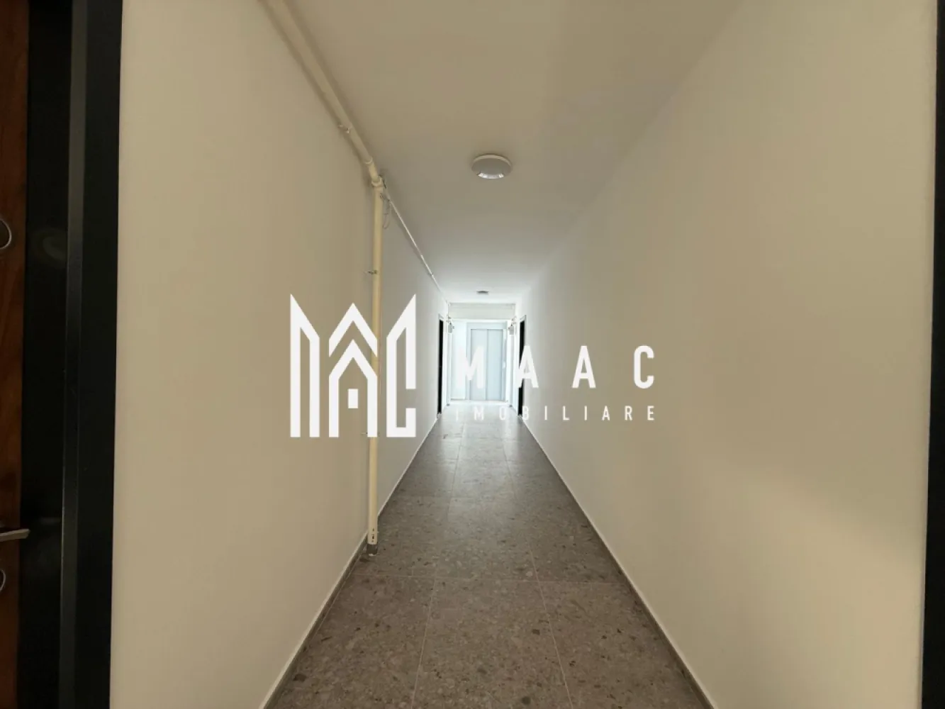 Apartament 2 camere | 42 MPU | Etaj 4 | Lift | Lazaret - MAAC Imobiliare vă propune spre vânzare un apartament modern cu 2 camere, ideal atât pentru locuit, cât și ca investiție! Suprafață utilă: 42 mp Compartimentare practică – living luminos, dormitor, bucătărie, baie Predare la cheie – finisaje moderne și materiale de calitate Dotat cu aer condiționat – confort sporit indiferent de sezon Pretabil pentru investiție – randament excelent în chirii Localizare avantajoasă – acces rapid către mijloace de transport, magazine și puncte de interes. Pentru mai multe detalii și pentru programarea unei vizionări, vă rugăm să specificați ID-ul anunțului: CP2721079 }}