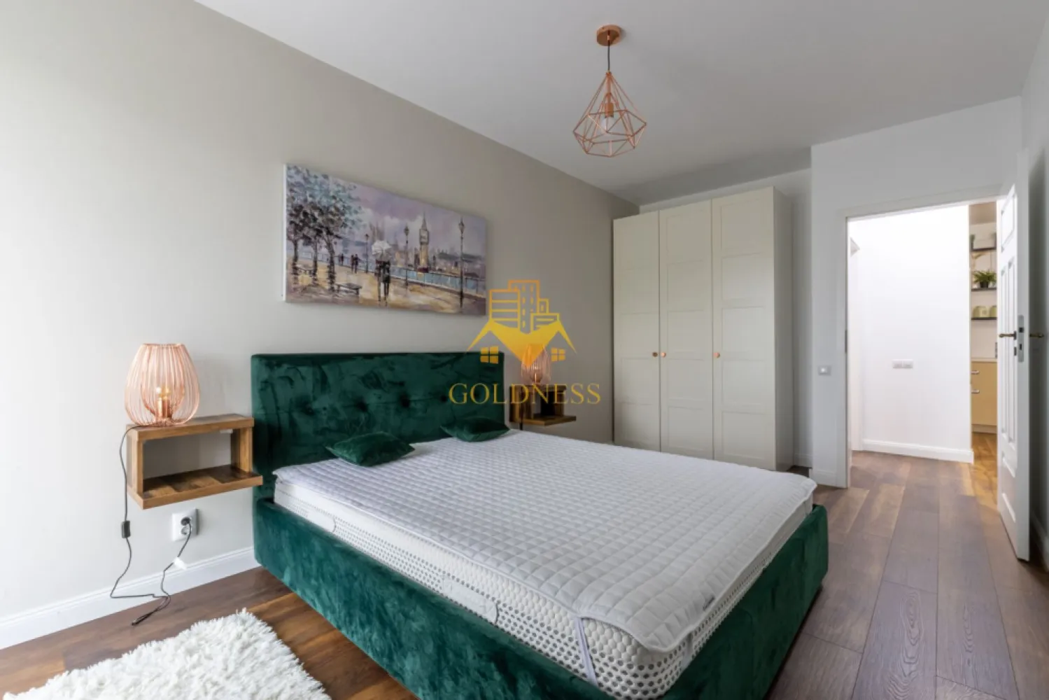 2 camere, garaj, bloc nou, Zorilor zona Golden Tulip,LIDL, Frunzisului - GOLDNESS Imobiliare vă propune spre închiriere un apartament cu 2 camere complet mobilat și utilat, la etajul 3 într-un imobil de 14 etaje, în Cartierul Zoriloir.
Dispune de loc de parcare subterana!
Se află în apropierea stațiilor de transport în comun, magazine, restaurante, spații verzi, farmacii, etc. 

Apartamentul este compartimentat astfel:
 - dormitor cu pat matrimonial, dressing, noptiere
 - living cu bucatarie open space complet utilată și mobilată, canapea extensibilă, loc de servit masa 
 - baie cu cabina de dus, calorifer port prosop și dulap pentru depozitare.
 - terasa de 12 mp.

Imobilul este dotat cu toate cele necesare- centrală proprie, frigider, aragaz, hotă, mașină de spălat haine, etc. 

Dacă sunteți interesați de acest apartament și doriți să îl vizionați, dar și pentru alte oferte nu ezitați să ne contactați telefonic sau prin e-mail. Vă stăm la dispoziție!
Pentru intermediere se percepe un comision de 50% din prețul chiriei!