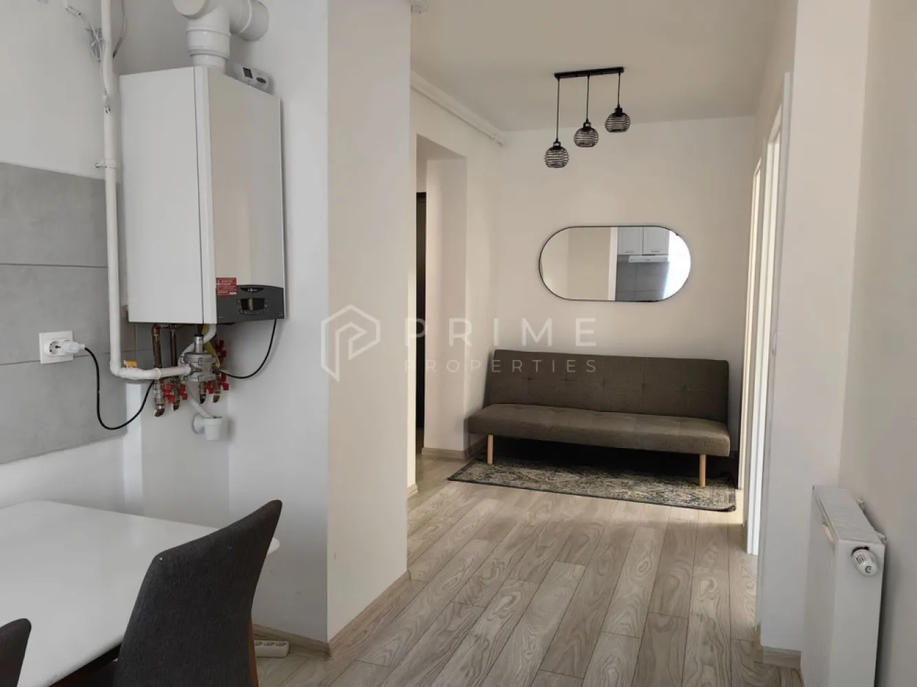 Închiriere Apartament 2 camere. Spațios, Luminos și Gata de mutat ! - Cauți o locuință curată, bine întreținută și situată într-o zonă accesibilă? Vă propunem spre închiriere un apartament generos de 60 mp, situat la etajul 4 al unui imobil cu lift, ideal pentru un cuplu sau o persoană care apreciază confortul și liniștea.

De ce să alegi acest apartament:
Spațiu bine compartimentat: 60 mp utili, cu living luminos, dormitor confortabil și bucătărie complet utilată.
Dotări: Apartamentul se oferă complet mobilat, fiind curat și îngrijit. Include balcon și spații de depozitare suplimentare.
Confort: Bloc dotat cu lift, într-o zonă liniștită, cu acces facil către magazine și mijloace de transport.
Disponibilitate: Pregătit pentru mutare imediată !

Condiții financiare:

Chirie: 375 € / lună.
Garanție: O lună si jumătate. 

Promisiunea Prime Properties:
Vă oferim siguranță, transparență și servicii impecabile pe tot parcursul drumului către casa ideală. Dacă această proprietate nu corespunde nevoilor dumneavoastră, lăsați-ne să găsim alternativa potrivită stilului dumneavoastră de viață.

📞 Contactați-ne astăzi pentru a programa o vizionare !