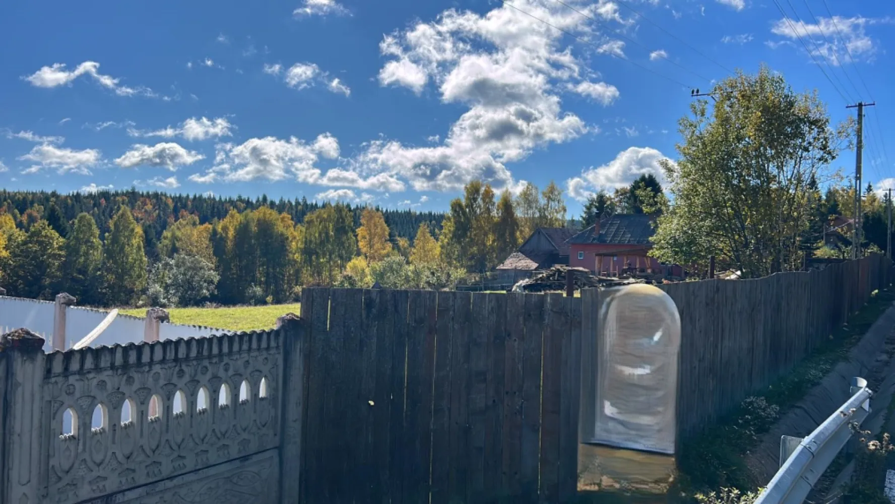 Refugiu in Apuseni-teren intravilan cu padure si priveliste -9403mp - Refugiu privat în inima Apusenilor.Proprietate rară în Călățele Pădure: teren intravilan cu pădure și panoramă amplă asupra naturii, într-o zonă cu liniște autentică și acces facil.Loc ideal pentru dezvoltarea unei cabane premium, a unui retreat boutique sau a unei proprietăți de vacanță pentru cei care caută intimitate, natură și priveliști spectaculoase.Acces rapid din drum asfaltat, utilități în apropiere, cadru natural excepțional.Un loc cu adevărat special, greu de replicat.N.B. Vanzatorul este persoana fizica.