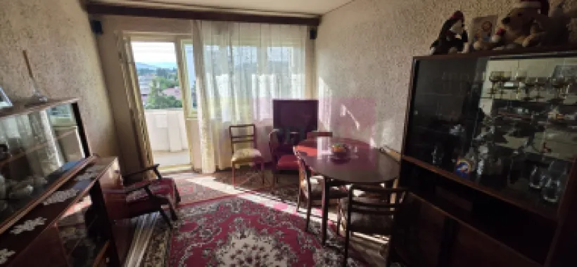 Apartament cu 3 camere de inchiriat in Campina, zona centrala