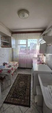 Apartament cu 3 camere de inchiriat in Campina, zona centrala
