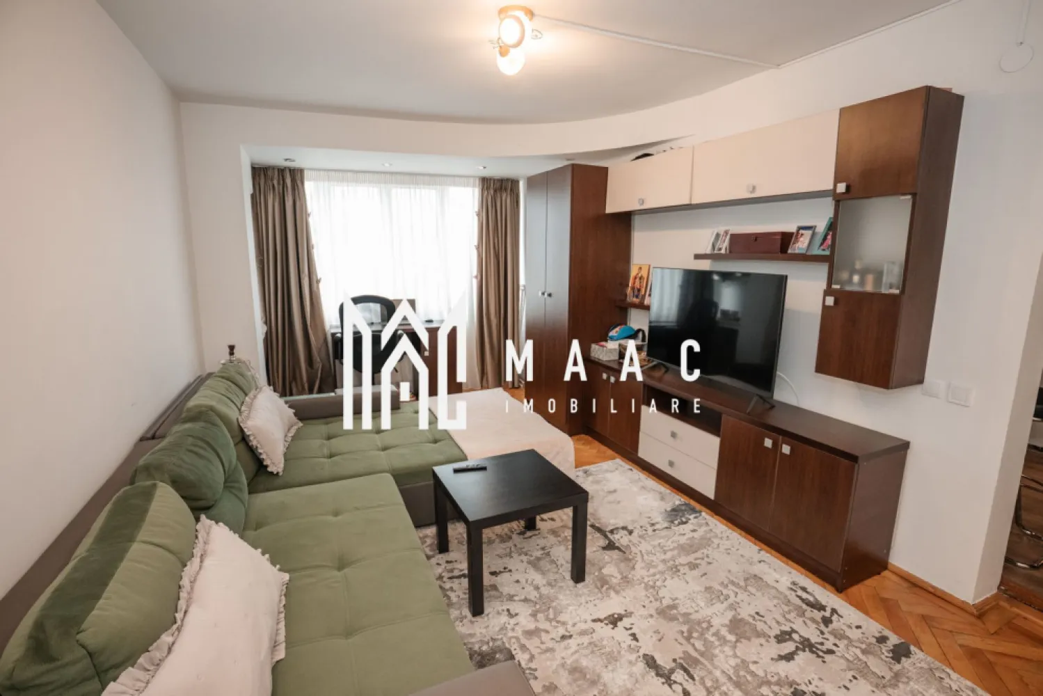 Apartament 2 camere | Centrala Proprie | Lift - Apartament 2 camere 51mp | 73.000 euro | Etaj 4/10 | Centrala Proprie MAAC Imobiliare vă propune spre vânzare un apartament modern cu 2 camere, situat pe Calea lui Traian, langa Spitalul Judetean Proprietatea se află la etajul 4/10 (bloc reabilitat termic, cu lift) și dispune de o suprafață generoasă de 51 mp, fiind ideală atât pentru locuit, cât și ca investiție. Apartamentul este inteligent compartimentat pentru a oferi confort și funcționalitate: * Living luminos și primitor * Bucătărie complet utilată * 1 dormitor * 1 grupur sanitar * Hol spațios * Balcon util și accesibil Pentru un confort termic sporit, apartamentul beneficiaza de incalzire printr-o centrala termica proprie. Această proprietate este ideală pentru familii, dar și pentru cei care își doresc confort, stil și o locație excelentă pe una dintre cele mai căutate artere ale orașului. Pentru mai multe detalii sau pentru programarea unei vizionări, MAAC Imobiliare vă stă cu drag la dispoziție. CP2857895 }}