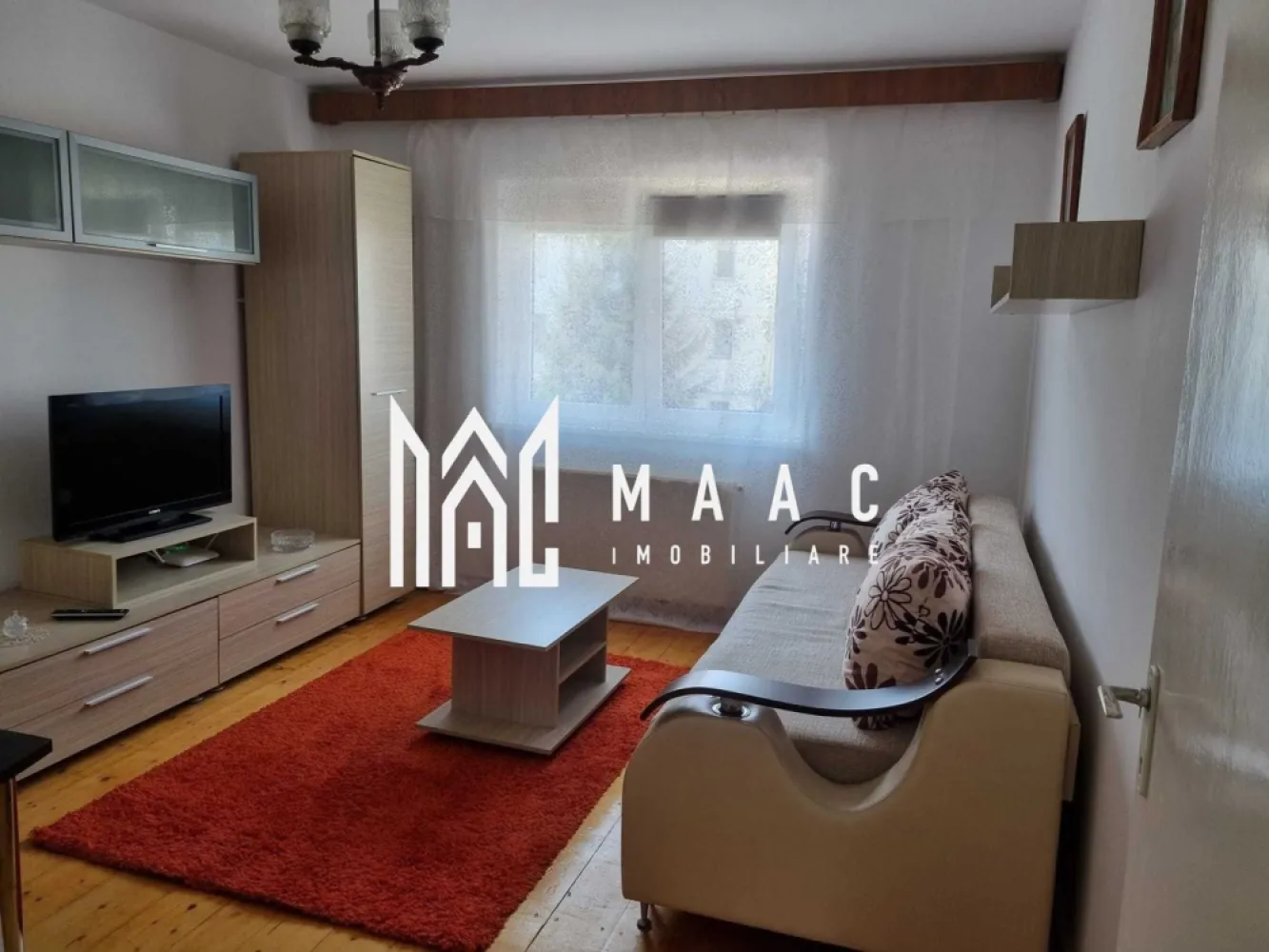 Garsoniera | Etaj 1 | Decomandata | Logie | Zona Strand - MAAC Imobiliare ofera spre inchiriere apartament cu 1 camera, complet mobilat si utilat, in zona Strand. Apartamentul este format din bucatarie, balcon inchis, hol si baie, situat la etajul 1 al unui bloc de apartamente in cartierul Strand este disponibil pentru închiriere. Apartamentul este complet mobilat si utilat (frigider, masina spalat rufe, TV cablu, internet, aragaz, cuptor, fierbator apa, filtru cafea, cuptor cu microunde, centrala proprie, canapea extensibila + topper) si se afla in apropierea punctelor de interes (magazine, stație de autobuz, farmacii, parc, unitati de invatamant). Pretul include valoarea abonamentului de cablu si internet. Se percepe o luna garanție. Contractul se înregistrează la ANAF. Nu se accepta animale de companie in apartament. Disponibilitate imediata. Pentru mai multe detalii, va rugam specificati telefonic: CP2881388 }}