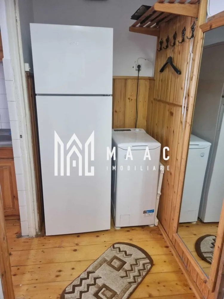 Garsoniera | Etaj 1 | Decomandata | Logie | Zona Strand - MAAC Imobiliare ofera spre inchiriere apartament cu 1 camera, complet mobilat si utilat, in zona Strand. Apartamentul este format din bucatarie, balcon inchis, hol si baie, situat la etajul 1 al unui bloc de apartamente in cartierul Strand este disponibil pentru închiriere. Apartamentul este complet mobilat si utilat (frigider, masina spalat rufe, TV cablu, internet, aragaz, cuptor, fierbator apa, filtru cafea, cuptor cu microunde, centrala proprie, canapea extensibila + topper) si se afla in apropierea punctelor de interes (magazine, stație de autobuz, farmacii, parc, unitati de invatamant). Pretul include valoarea abonamentului de cablu si internet. Se percepe o luna garanție. Contractul se înregistrează la ANAF. Nu se accepta animale de companie in apartament. Disponibilitate imediata. Pentru mai multe detalii, va rugam specificati telefonic: CP2881388 }}