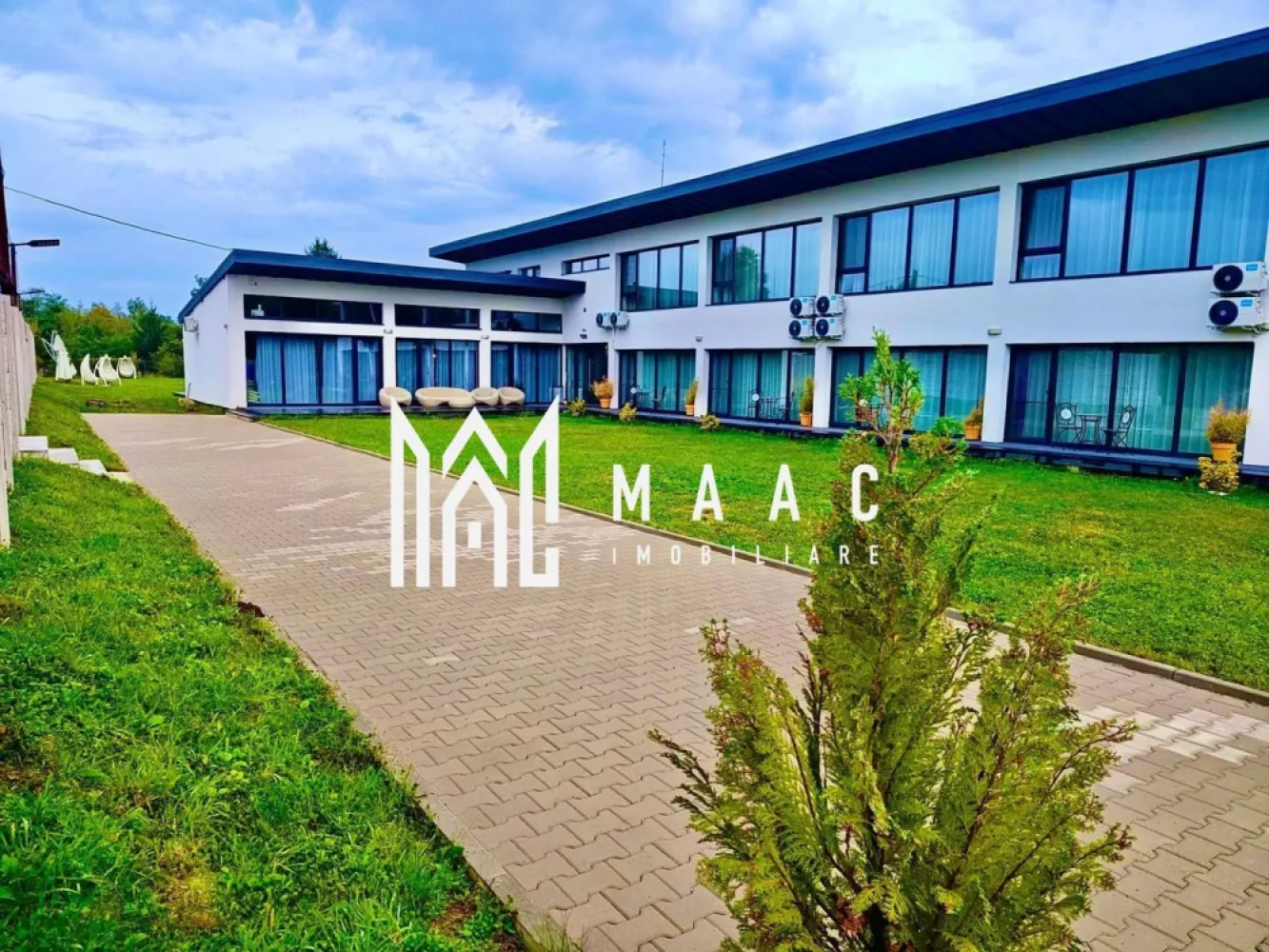 Pensiune 11 Camere | 700Mp | Valea Avrigului | Teren 4600Mp - MAAC Imobiliare vă propune spre vânzare o proprietate de excepție în Valea Avrigului – zonă turistică premium Vă prezentăm două proprietăți situate pe același teren, într-una dintre cele mai căutate zone turistice din județul Sibiu – Valea Avrigului, locație ideală atât pentru investiție, cât și pentru locuire permanentă. Casa 1 – Pensiune / Proprietate turistică O construcție solidă, cu potențial excelent de exploatare turistică sau organizare evenimente. Suprafață utilă: 700 mp 10 camere 10 băi Sală de mese / living generos Bucătărie completă Sală de conferințe / evenimente Ideală pentru pensiune, retreat-uri, team building-uri sau evenimente private. Casa 2 – Casă de locuit Perfectă pentru proprietar sau administrator, oferind confort și intimitate. Suprafață utilă: 130 mp 2 camere Living Bucătărie Baie + hol Teren și facilități Suprafață teren util: 4.600 mp Curte mare, zonă verde amenajată Loc de joacă pentru copii Foișor Acces facil Avantaje cheie Zonă turistică extrem de căutată Proprietate versatilă – investiție + locuire Cadru natural deosebit, liniște și intimitate Potențial ridicat de dezvoltare și randament Pentru mai multe detalii sau pentru a programa o vizionare, vă rugăm să ne contactați specificând ID:CP2865720 }}