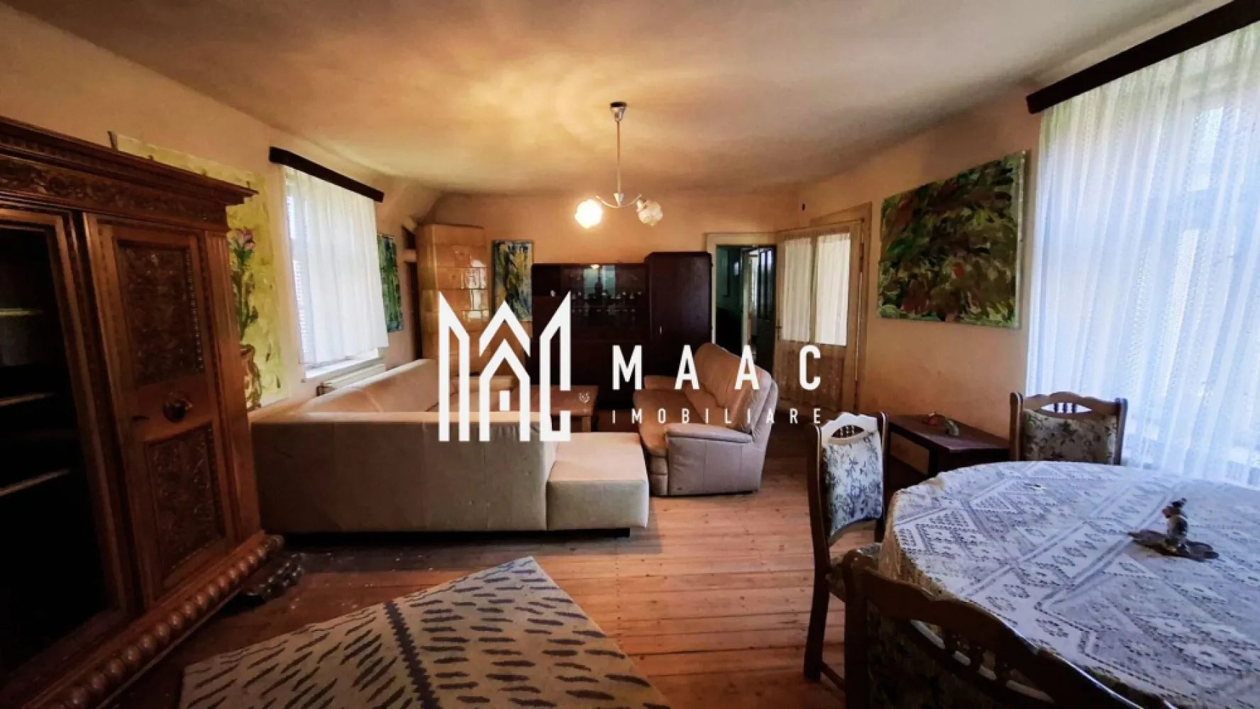 Casa cu 5 camere | 308 mp teren | Cisnadie - MAAC Imobiliare vă propune spre vânzare o casă spațioasă situată în Cisnădie, amplasată într-o curte comună cu încă o proprietate, oferind o compartimentare versatilă, potrivită atât pentru locuire multifamilială, cât și pentru investiție.

Imobilul este structurat pe două niveluri și este împărțit în două apartamente cu intrări separate, asigurând independență și funcționalitate:
-Apartamentul 1 (aprox. 168 mp): 3 camere spațioase, bucătărie, 2 băi, hol, cămară, antreu, plus pivniță aferentă de 72 mp
-Apartamentul 2 (aprox. 60 mp): 2 camere și baie
-garaj cu suprafață de 17,8 mp

Proprietatea necesită renovare și modernizare, oferind posibilitatea de amenajare după propriile preferințe sau de valorificare investițională.

Se vinde mobilată și utilată.

Datorită compartimentării în două unități locative distincte, imobilul este potrivit atât pentru două familii, cât și pentru utilizare mixtă sau închiriere.

Pentru mai multe detalii, vă rugăm să menționați telefonic că ați văzut anunțul cu CP2065203