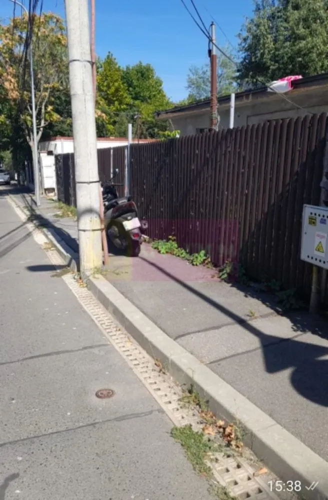 Casa 2 cam la 135k eur de vz. in Giulesti (sau schimb cu ap.3 cam) - Compania Imobiliara Apulum94 are deosebita placere sa va aduca in atentie casa cu 2 camere de vanzare in cartier Giulesti, pe str. Drumul la Rosu, nr. 15; 
Casa este construita pe 1 nivel insa exista autorizatie pentru P+M . Cateva specificatii tehnice generale/dotari:

- structura de rezistenta: stalpi beton armat, planseu beton armat
- zidarie exterioara si compartimentari interioare: caramida tip Porotherm 
- geamuri termopan profil PVC, 
- termoizolare cu polistiren 10 cm + tencuiala decorativa 
- obiecte sanitare 
 -usa acces metalica

Sunt disponibile si 2 locuri de parcare in curte 

Mentionez ca pretul casei este usor negociabil 

Pentru detalii suplimentare, ma puteti contacta la 0.7.3.3.6.8.3.4.5.6.
 
Agent imobiliar: Aurelian Popescu 
Apulum94 - Un partener de cursa lunga!