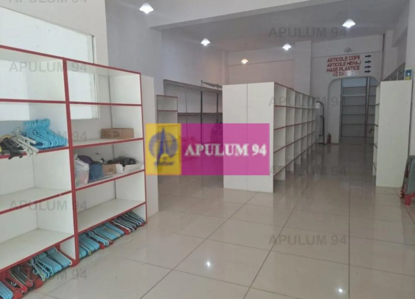 Vanzare sp com central in Alexandria / Teleorman - Compania imobiliara Apulum94 va ofera spre vanzare un spatiu comercial in suprafață totală de 163 mp, avand amplasare ultracentrala in municipiul Alexandria, pe strada Libertatii, vizavi de Parcul Central.

Include atât spațiul "Sud Megashop" cât și biroul de asigurări. Mentionam ca exista echipare pt curent trifazic la locatie, exista grup sanitar, 2 cai acces.

Unul din avantajele principale ale acestei locatii este traficul pietonal intens.

Pretul (negociabil ) solicitat de proprietar este de 200.000 EUR

Foarte important!!! Daca exista real interes pentru achizitie, proprietarul ia in calcul si identificarea unei solutii de plata in rate, aspect ce se va discuta ulterior, dupa semnarea documentelor de baza.

Noi credem ca această proprietate reprezintă o oportunitate comercială pentru cei care caută să investească într-o locație premium în inima Municipiului Alexandria. 
 
CONTACT: 0733.683.456 / aurelian@apulum94.ro
