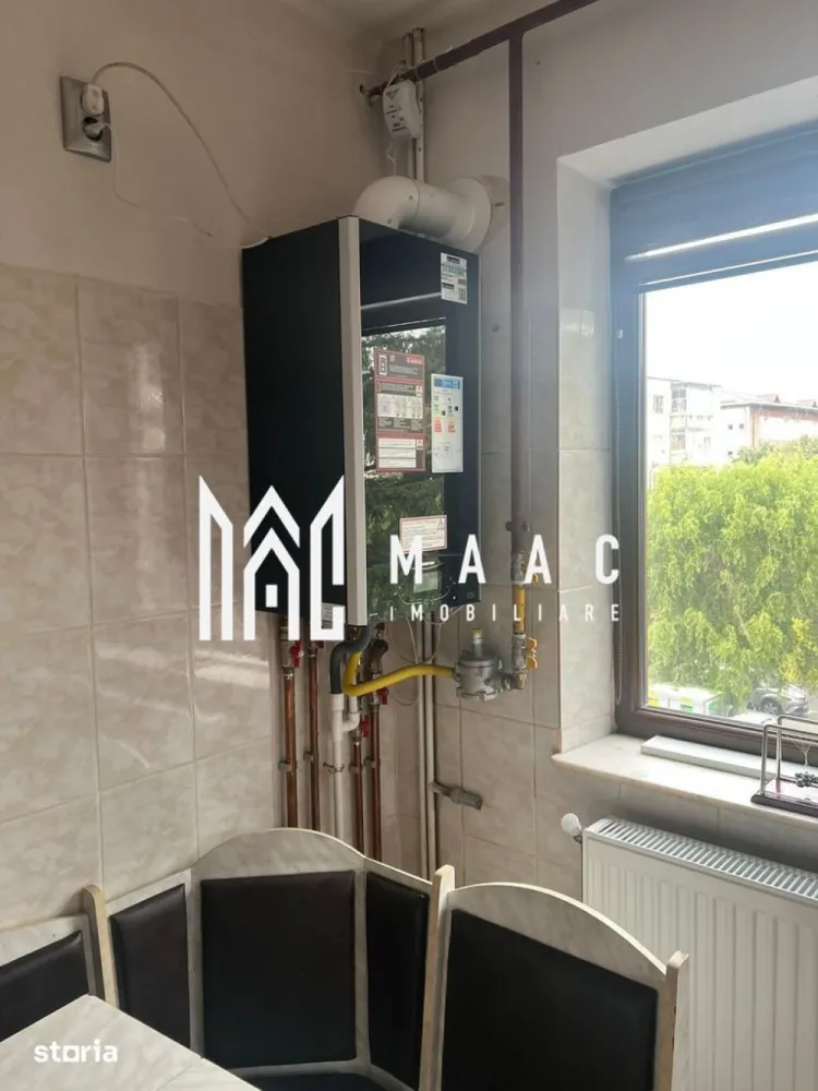 Apartament 3 cam | Zona Nord | Etaj 3 | 66 mpu - MAAC Imobiliare vă propune spre vânzare un apartament decomandat cu 3 camere, situat într-o zonă excelentă din Râmnicu Vâlcea, în apropierea Spitalului Județean și a Liceului Pedagogic. Proprietatea este amplasată la etajul 3 din 4 și reprezintă alegerea ideală pentru o familie care își dorește confort, liniște și acces rapid către toate facilitățile importante ale orașului.
Apartamentul a fost renovat complet în anul 2019, beneficiind de îmbunătățiri moderne și finisaje de calitate, fiind pregătit pentru mutare imediată. Se vinde mobilat și utilat exact ca în fotografii, cu excepția bibliotecii și a dulapului din lemn masiv.
Caracteristici:
Apartament cu 3 camere decomandat
Etaj 3 din 4
Zonă liniștită și bine conectată
Renovat complet în 2019
Ideal pentru familie
Balcon parțial deschis
Locuri de parcare disponibile pentru riverani
Compartimentare:
Living spațios și luminos
2 dormitoare confortabile
Bucătărie practică și modern amenajată
Baie
Hol generos
Balcon parțial deschis
Dotări:
Tâmplărie PVC triplu stratificat
Ușă metalică
Centrală termică pe gaz cu conexiune WiFi
Gresie nouă
Parchet recondiționat prin șlefuire
Instalație electrică nouă
Mobilier realizat pe comandă
Electrocasnice mari noi
Complet mobilat și utilat
Avantaje:
Poziționare excelentă, aproape de:
Spitalul Județean Vâlcea
Liceul Pedagogic
Școli și grădinițe
Piață și magazine
Zonă liniștită, ideală pentru familie
Mutare fără investiții suplimentare
Compartimentare eficientă și spații generoase
Această proprietate este ideală pentru o familie cu 3 sau mai mulți membri, oferind confort, funcționalitate și acces rapid către toate punctele de interes ale orașului.
Pentru mai multe informații și programarea unei vizionări, echipa MAAC Imobiliare vă stă la dispoziție. ID 3099628