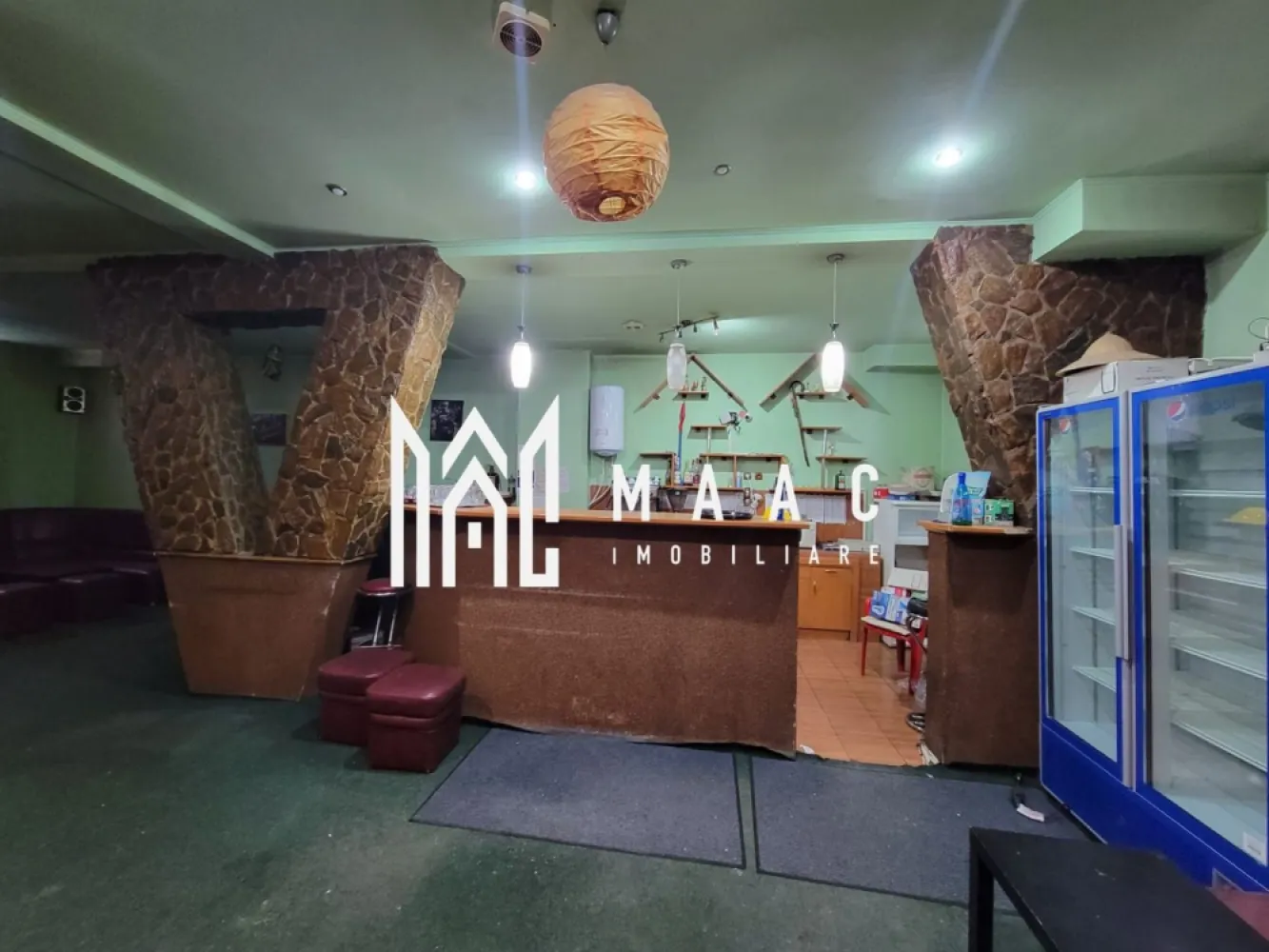 Spatiu comercial | Centru | 140 mp | Terasa 91 mp | Loc parcare - MAAC Imobiliare vă propune spre închiriere un spațiu comercial generos, situat ultracentral în Brezoi, la parter de bloc, într-o zonă cu vizibilitate foarte bună și acces facil. Proprietatea este amplasată în zona KM 0, aproape de magazinul Annabella, fiind ideală pentru diverse activități comerciale, birouri, servicii sau showroom.
Spațiul beneficiază de o suprafață utilă de 140 mp și o terasă generoasă de 91 mp, oferind multiple posibilități de amenajare și desfășurare a activității într-un cadru modern și accesibil.
Caracteristici:
Spațiu comercial de închiriat
Suprafață utilă de 140 mp
Terasă de 91 mp
Situat la parter de bloc
Poziționare centrală – KM 0 Brezoi
Ideal pentru activități comerciale sau birouri, clinica medicala
Disponibil pentru închiriere pe termen lung
Compartimentare:Spațiu open-space generos
2 băi
Terasă exterioară spațioasă
Acces facil direct din stradă
Dotări și beneficii:
1 loc de parcare inclus
Vizibilitate foarte bună
Acces rapid pietonal și auto
Spațiu versatil și ușor de amenajat
Zonă circulată și bine conectată
Avantaje:
Poziționare excelentă, aproape de Annabella
Ideal pentru cafenea, restaurant, birouri, clinică, salon sau magazin
Terasă generoasă pentru activități comerciale
Închiriere pe perioadă lungă
Acces facil către principalele puncte de interes din Brezoi
Zonă cu trafic și potențial comercial foarte bun
Pentru mai multe informații și programarea unei vizionări, echipa MAAC Imobiliare vă stă la dispoziție.ID 3107702