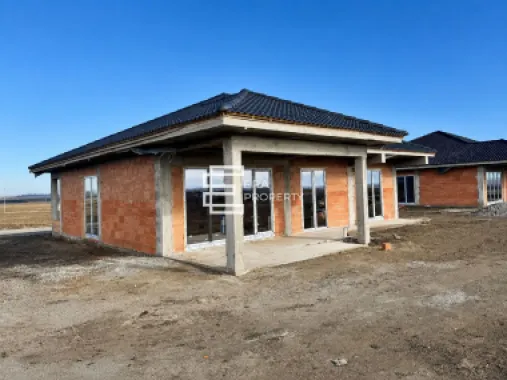 Casă individuală 120 mp utili | Teren 600 mp | Pompă de căldură | Șura Mică