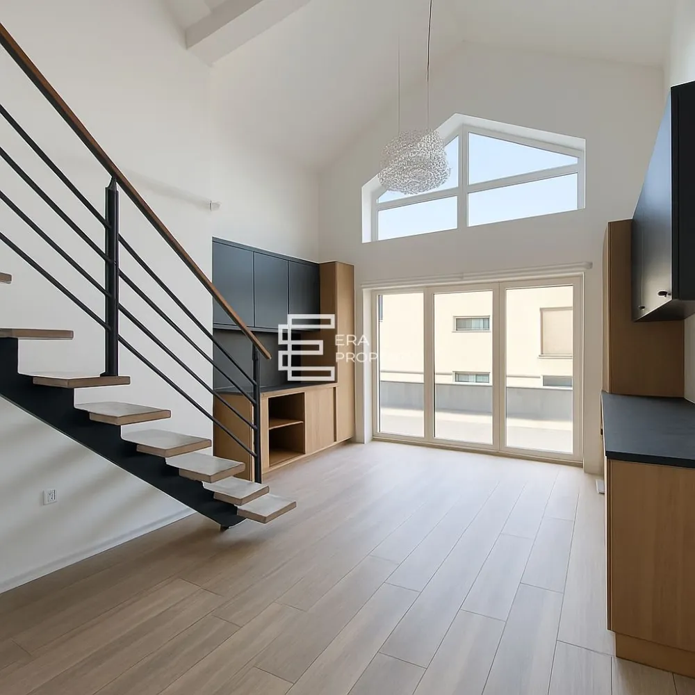 Apartament tip penthouse partial mobilat , Intabulat,zona Cristian - Apartament tip penthouse partial mobilat , Intabulat,zona Cristian

Suprafata utila 83,4 mp + logie 13,57 mp | Disponibil imediat | Intabulat

Compartimentare pe 2 niveluri:
Primul nivel: hol de acces, living cu bucatarie open space, 1 dormitor si o baie.
Nivelul doi: hol, 1 dormitor, 1 baie si spatiu ptr depozitare.

Acest imobil se va preda finisat la cheie complet, cu mobila de bucatarie inclusa (fara electrocasnice) facuta la comanda. 
Se acceptă credit bancar. Contoare gaz și curent montate.

Dotări:
Încălzire în pardoseală, centrală în condensație
Tâmplărie PVC 5 camere, 3 foi de sticlă
Jaluzele electrice,.
Balcon finisat cu granit și sticlă securizată
Fațadă cu larice siberian și piatră naturală

Ansamblu DaVinci Homes:
45% spații verzi, irigație automată
Locuri de parcare incluse, locuri de joacă
Vile mici, drumuri pavate, priveliște spre munți
Locație: 4 min de Metro, 15 min de centrul Sibiului

Pret:151000 euro tva inclus 21%

𝐃𝐚𝐕𝐢𝐧𝐜𝐢 𝐇𝐨𝐦𝐞𝐬 – 𝐂𝐚𝐫𝐭𝐢𝐞𝐫 𝐫𝐞𝐳𝐢𝐝𝐞𝐧𝐭𝐢𝐚𝐥 𝐩𝐫𝐞𝐦𝐢𝐮𝐦 𝐢𝐧 𝐳𝐨𝐧𝐚 𝐝𝐞 𝐕𝐞𝐬𝐭, 𝐒𝐢𝐛𝐢𝐮
Ansamblu modern situat în Cristian, la doar 4 minute de Zona Industrială Vest și 15 minute de centrul orașului.
Apartamente de lux cu încălzire în pardoseală, jaluzele electrice, aer condiționat, finisaje la cheie, balcoane cu granit și sticlă securizată.

✔️ 45% spații verzi
✔️ Vile cu regim redus (6–12 apartamente)
✔️ Arhitectură unitară și vedere panoramică spre munți
✔️ Drumuri pavate, 4 căi de acces, 4 locuri de joacă
✔️ Predare la cheie sau mobilat și utilat

📍 Cristian – zonă aerisită, acces rapid, intimitate și confort ridicat.