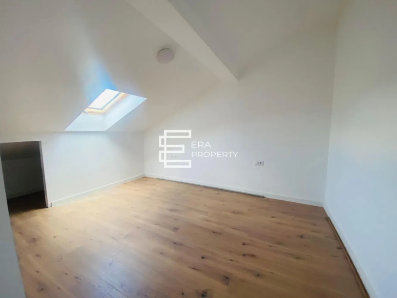 Apartament tip penthouse partial mobilat , Intabulat,zona Cristian