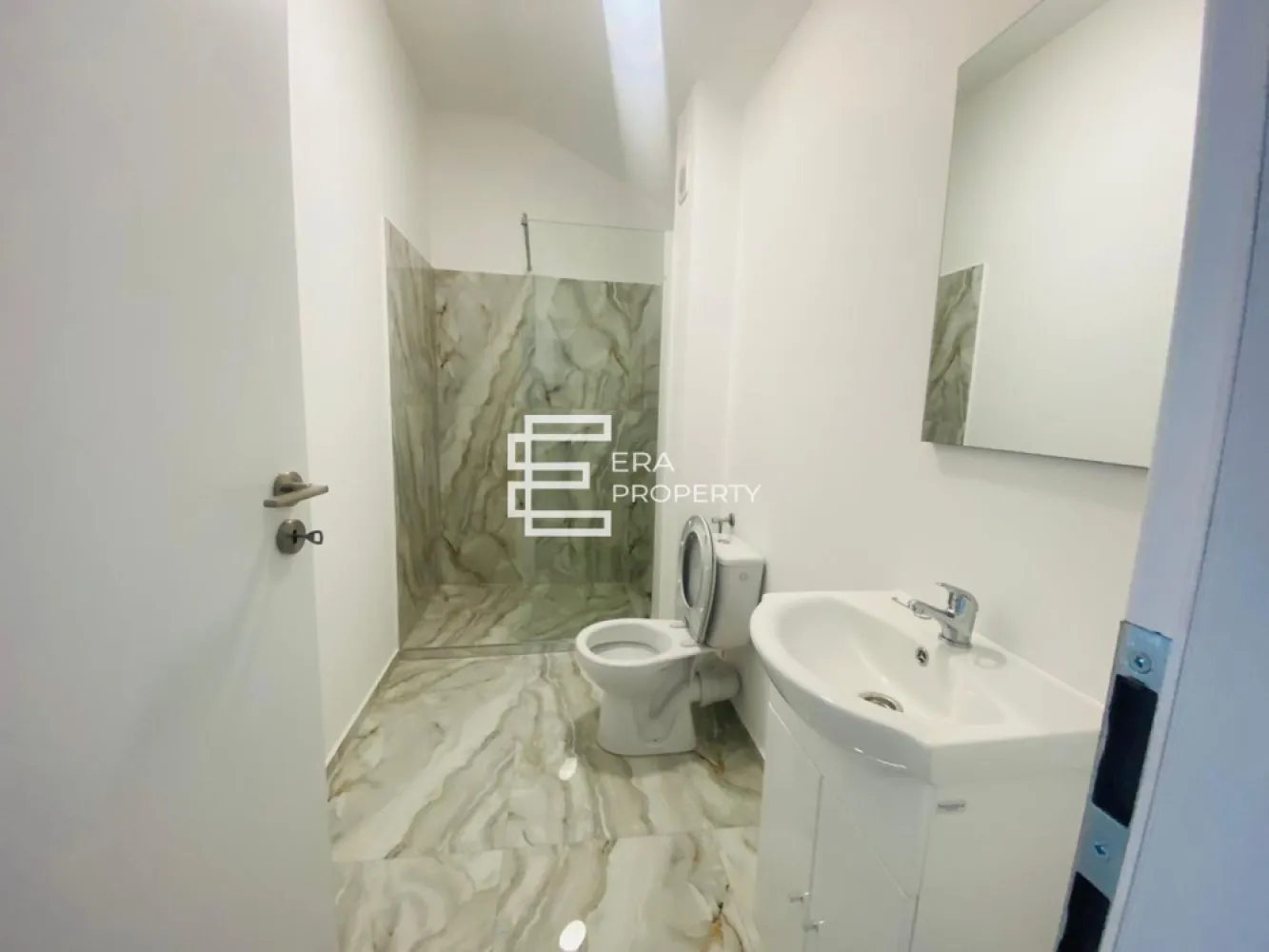 Apartament tip penthouse partial mobilat , Intabulat,zona Cristian