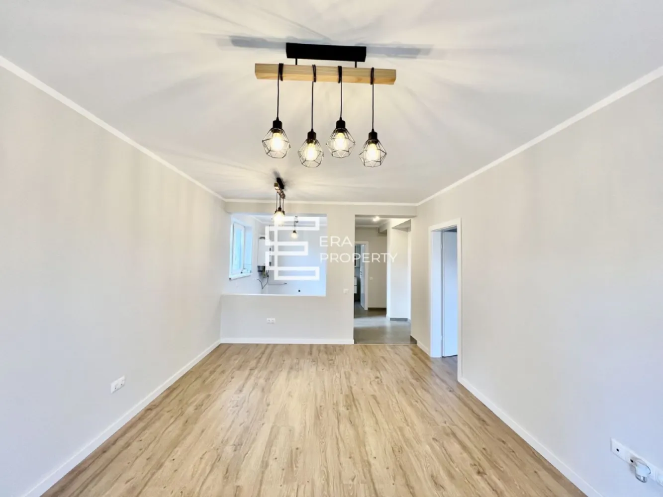Apartament 3 camere, 76 mp, zona Industriala Vest - Apartament 3 camere 75,71 mp in Zona Industriala Vest, Cristian, Sibiu - Comision 0%

- Proiect modern cu peste 50 de vile situat intr- o zona deosebita, la DOAR 4 minute de Zona Industriala Vest si Aeroport. Accesibilitate si lipsa ambuteiajelor rutiere. DaVinci Homes are 4 intrari - iesiri. Intrare facila spre Sibiu prin 3 rute diferite: (1) centura Sud, (2) centura Nord, (3) DN Sibiu - Cristian. 
- Suprafata utila: 75,71 mp 
-Suprafata balcon: 12,84 mp 
- Compartimentat astfel: hol acces, living, bucatarie inchisa, 2 dormitoare, 2 bai, balcon generos in suprafata de 12,84mp.
- Apartamentul se preda la stadiul de ALB: pereti finisati cu lavabila alba, centrala termica, incalzire in pardoseala, instalatii ternice si sanitare pe pozitie.
- Exteriorul se preda LA CHEIE: jaluzele electrice la geamuri, izolatie cu vata bazaltica si piatra naturala, balcoane cu granit si sticla securizata, locuri de joaca pentru copii, terenuri pentru sport, trotuare pavate, strazi asfaltate, spatii verzi.
- Zona linistita, aer curat si priveliste catre munti.
- Apartamentul are 1 loc de parcare inclus in pret.

Pret: 137 000 euro tva inclus

𝐃𝐚𝐕𝐢𝐧𝐜𝐢 𝐇𝐨𝐦𝐞𝐬 – 𝐂𝐚𝐫𝐭𝐢𝐞𝐫 𝐫𝐞𝐳𝐢𝐝𝐞𝐧𝐭𝐢𝐚𝐥 𝐩𝐫𝐞𝐦𝐢𝐮𝐦 𝐢𝐧 𝐳𝐨𝐧𝐚 𝐝𝐞 𝐕𝐞𝐬𝐭, 𝐒𝐢𝐛𝐢𝐮
Ansamblu modern situat în Cristian, la doar 4 minute de Zona Industrială Vest și 15 minute de centrul orașului.
Apartamente de lux cu încălzire în pardoseală, jaluzele electrice, aer condiționat, finisaje la cheie, balcoane cu granit și sticlă securizată.

✔️ 45% spații verzi
✔️ Vile cu regim redus (6–12 apartamente)
✔️ Arhitectură unitară și vedere panoramică spre munți
✔️ Drumuri pavate, 4 căi de acces, 4 locuri de joacă
✔️ Predare la cheie sau mobilat și utilat

📍 Cristian – zonă aerisită, acces rapid, intimitate și confort ridicat.