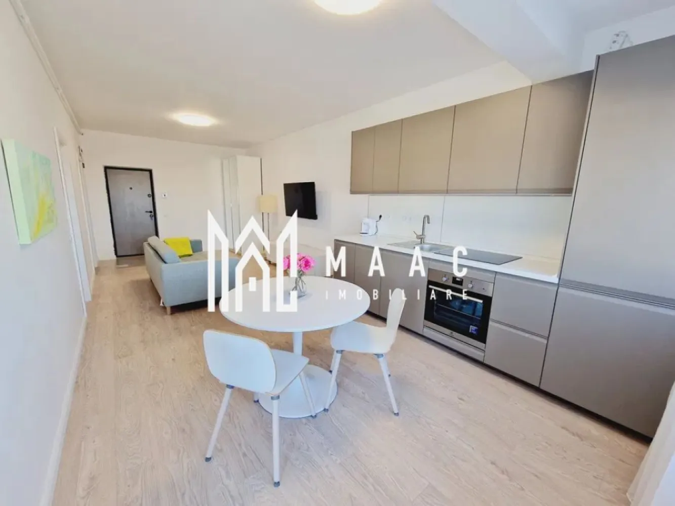 Apartament 2 camere | Mobilat | Parcare | Garden City - MAAC Imobiliare vă propune spre închiriere un apartament modern cu 2 camere, situat în complexul rezidențial Garden City, zona Gara Turnișor, o locație apreciată pentru accesul rapid către oraș și facilitățile din apropiere. Apartamentul este complet mobilat și utilat, dotat cu electrocasnice premium, oferind confort și funcționalitate. Proprietatea beneficiază de un loc de parcare inclus. Compartimentare: living, dormitor, bucatarie mobilata si utilata si baie Chiria este de 415 euro + TVA, cu posibilitatea de emitere a facturii lunar. Pentru mai multe detalii sau pentru a programa o vizionare, vă rugăm să ne contactați. Specificați ID-ul CP2881540. }}