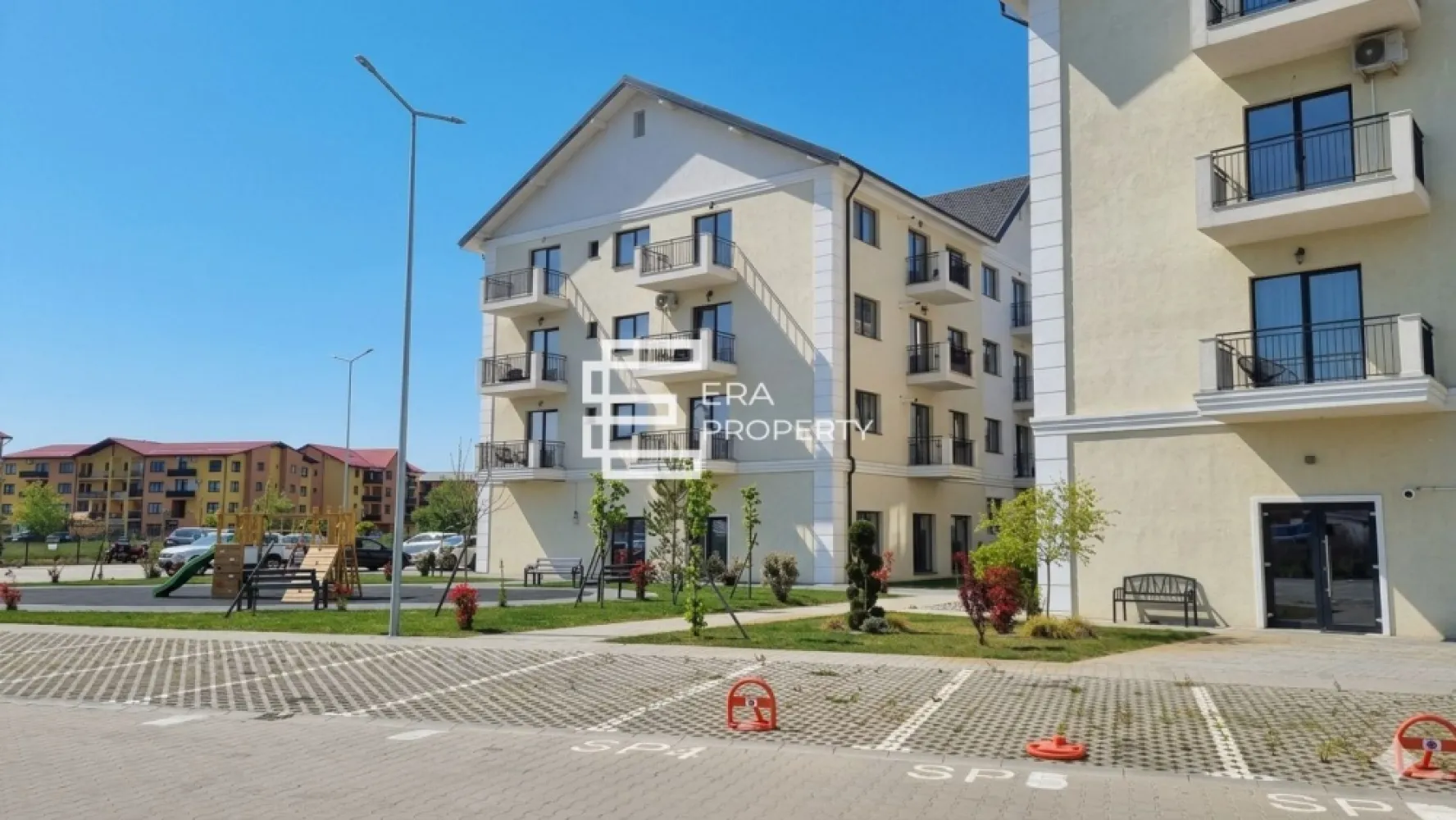 Apartament studio 40 mp, zona Brana Selimbar - Apartament studio 40 mp, zona Brana Selimbar

Apartament studio de 40 mp, cu balcon de 3,35 mp într-un ansamblu rezidențial modern și căutat. Locuința este compartimentată eficient și include: cameră, bucătărie, baie, hol și balcon .

Apartamentul se predă la stadiul de alb: 
*Pereți tencuiți și gletuiți, pregătiți pentru vopsea/lavabilă
*Uși și ferestre montate 3 foi de sticla , 5 camere.
*Instalații electrice si sanitare trase pe poziție .
*Centrală, incalzire in pardoseala.
*Șapă elicopterizata.
* Contoare de utilități (apă, gaz, curent)

- Loc de parcare inclus în preț
Ideal pentru locuit sau pentru investiție, într-o zonă liniștită, dar cu acces facil către toate punctele de interes din oraș.
Ansamblul rezidențial include loc de joacă pentru copii, spații verzi, alei de promenadă și iluminat stradal, fiind un loc ideal pentru relaxare.
Mod de plata agreat: cash/credit bancar.

*Pozele sunt cu titlu de prezentare!

Pret : 79000 euro
Tel: 0772 298 572

Ansamblu rezidențial format din 6 blocuri elegante, situat pe strada Nicolae Brana, în zona de Sud-Est a Sibiului, la doar câteva minute de Shopping City și LIDL.

✔️ Apartamente cu 1, 2 și 3 camere (37 – 74 mp)
✔️ Lift, parcare inclusă, spații comerciale și loc de joacă
✔️ Finisaje premium: încălzire în pardoseală, centrală proprie, tâmplărie Salamander cu 3 foi de sticlă
✔️ Fațade decorative, izolație termică completă
✔️ Acces securizat, drumuri asfaltate, contorizare separată
✔️ Aproape de transport public, școli și zone comerciale

📍 Locație: Șelimbăr – acces rapid către Sibiu și facilități urbane complete