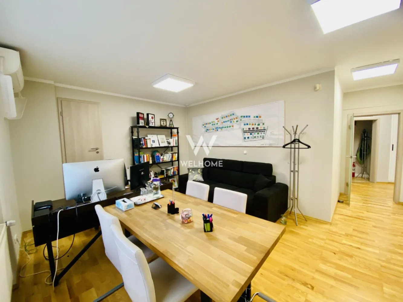 Cladire de birouri, Calea Dumbravii, Sibiu - Spațiu de birouri disponibil pentru închiriere – Sibiu, Calea Dumbrăvii Suprafață utilă: 310 mp | Teren: 470 mp PRET 3500 EURO / LUNA Regim de înălțime: demisol + parter + etaj Suprafață utilă totală: 310 mp Suprafață teren: 470 mp Modalitate de închiriere: persoană fizică, fără TVA Stare imobil: renovat, finisat la cheie Predare: mobilat și utilat, conform fotografii Disponibilitate: în termen de 30 de zile de la semnarea contractului Potrivit pentru: sediu firmă activități de birou IT consultanță servicii profesionale Compartimentare( vezi schite): Demisol: hol de acces,bucătărie complet mobilată și utilată, spațiu de birouri generos (utilizat ca sală de ședințe), 4 spații de depozitare Parter: hol de acces / zonă recepție, 6 birouri spațioase și luminoase, baie cu geam de aerisire Etaj: hol de acces, 4 birouri, spațiu de depozitare,baie, terasă de aproximativ 12 mp, potrivită pentru pauze și relaxare Dotări și facilități 11 birouri în total 3 băi bucătărie complet utilată sală de ședințe 3 căi de acces independente suprafețe vitrate mari, lumină naturală abundentă centrală termică proprie și calorifere 7 unități de aer condiționat curte liberă, amenajată zonă de relaxare și spațiu pentru luat masa / grătar poartă automatizată reclamă autorizată pe fațada clădirii 3 catarge pentru reclamă, autorizate Parcare: 5–6 locuri de parcare disponibile în curtea imobilului Soluție completă pentru companii care caută un sediu central, bine compartimentat și gata de utilizare Pret inchiriere: 3500 euro / luna, Fără TVA (persoană fizică) comision agentie :contravaloarea unei chirii Detalii/Vizionare: 0752.088.381- Roxana }}