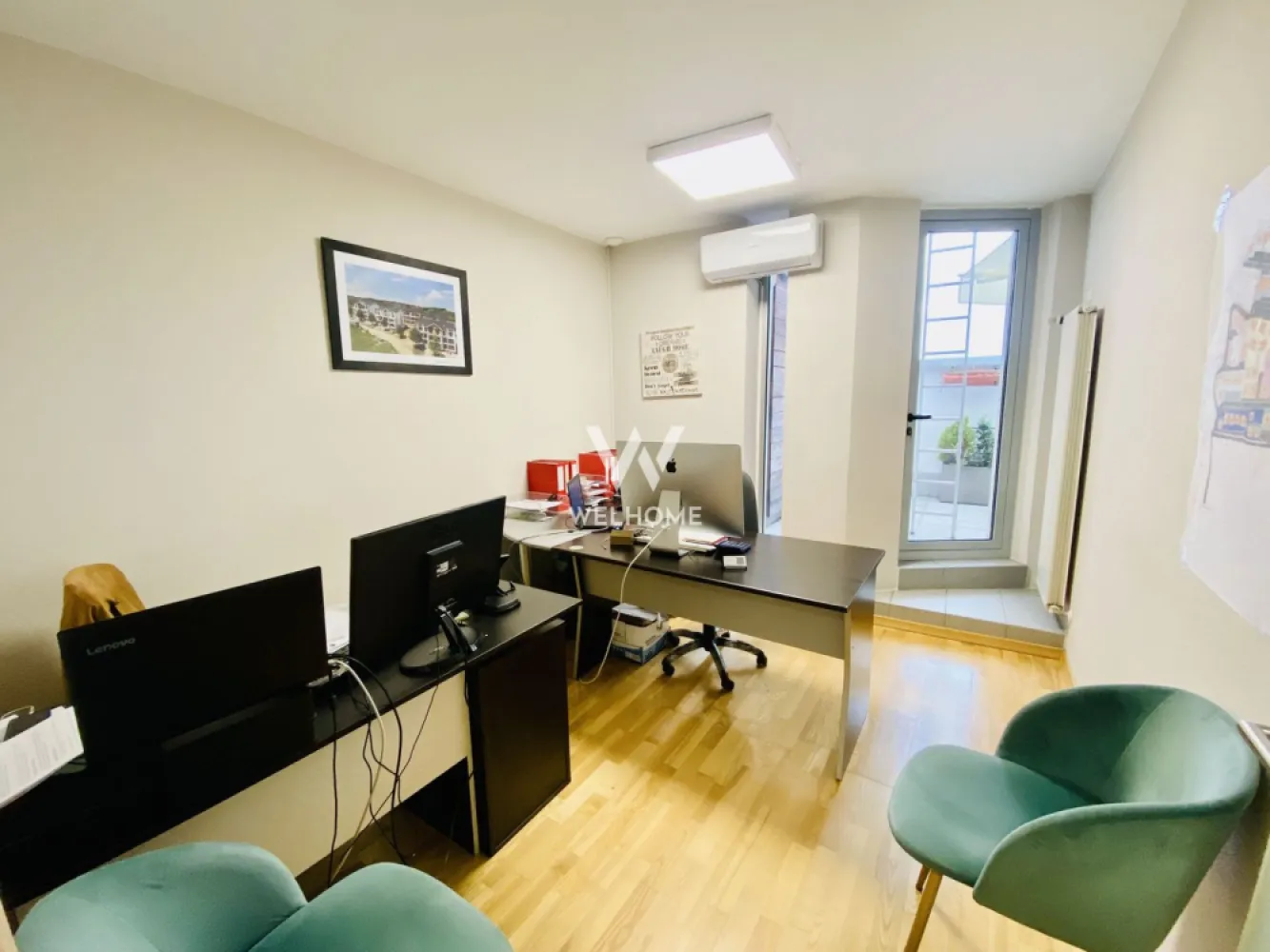 Cladire de birouri, Calea Dumbravii, Sibiu - Spațiu de birouri disponibil pentru închiriere – Sibiu, Calea Dumbrăvii Suprafață utilă: 310 mp | Teren: 470 mp PRET 3500 EURO / LUNA Regim de înălțime: demisol + parter + etaj Suprafață utilă totală: 310 mp Suprafață teren: 470 mp Modalitate de închiriere: persoană fizică, fără TVA Stare imobil: renovat, finisat la cheie Predare: mobilat și utilat, conform fotografii Disponibilitate: în termen de 30 de zile de la semnarea contractului Potrivit pentru: sediu firmă activități de birou IT consultanță servicii profesionale Compartimentare( vezi schite): Demisol: hol de acces,bucătărie complet mobilată și utilată, spațiu de birouri generos (utilizat ca sală de ședințe), 4 spații de depozitare Parter: hol de acces / zonă recepție, 6 birouri spațioase și luminoase, baie cu geam de aerisire Etaj: hol de acces, 4 birouri, spațiu de depozitare,baie, terasă de aproximativ 12 mp, potrivită pentru pauze și relaxare Dotări și facilități 11 birouri în total 3 băi bucătărie complet utilată sală de ședințe 3 căi de acces independente suprafețe vitrate mari, lumină naturală abundentă centrală termică proprie și calorifere 7 unități de aer condiționat curte liberă, amenajată zonă de relaxare și spațiu pentru luat masa / grătar poartă automatizată reclamă autorizată pe fațada clădirii 3 catarge pentru reclamă, autorizate Parcare: 5–6 locuri de parcare disponibile în curtea imobilului Soluție completă pentru companii care caută un sediu central, bine compartimentat și gata de utilizare Pret inchiriere: 3500 euro / luna, Fără TVA (persoană fizică) comision agentie :contravaloarea unei chirii Detalii/Vizionare: 0752.088.381- Roxana }}