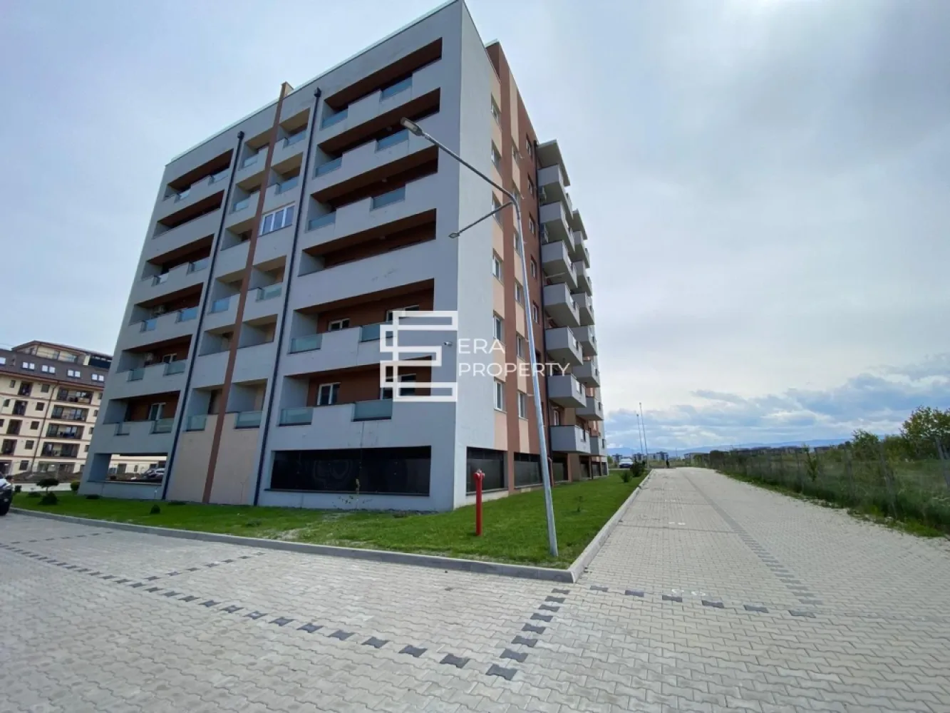 Apartament 3 camere, bloc nou, Calea Surii Mici-Zona de Vest