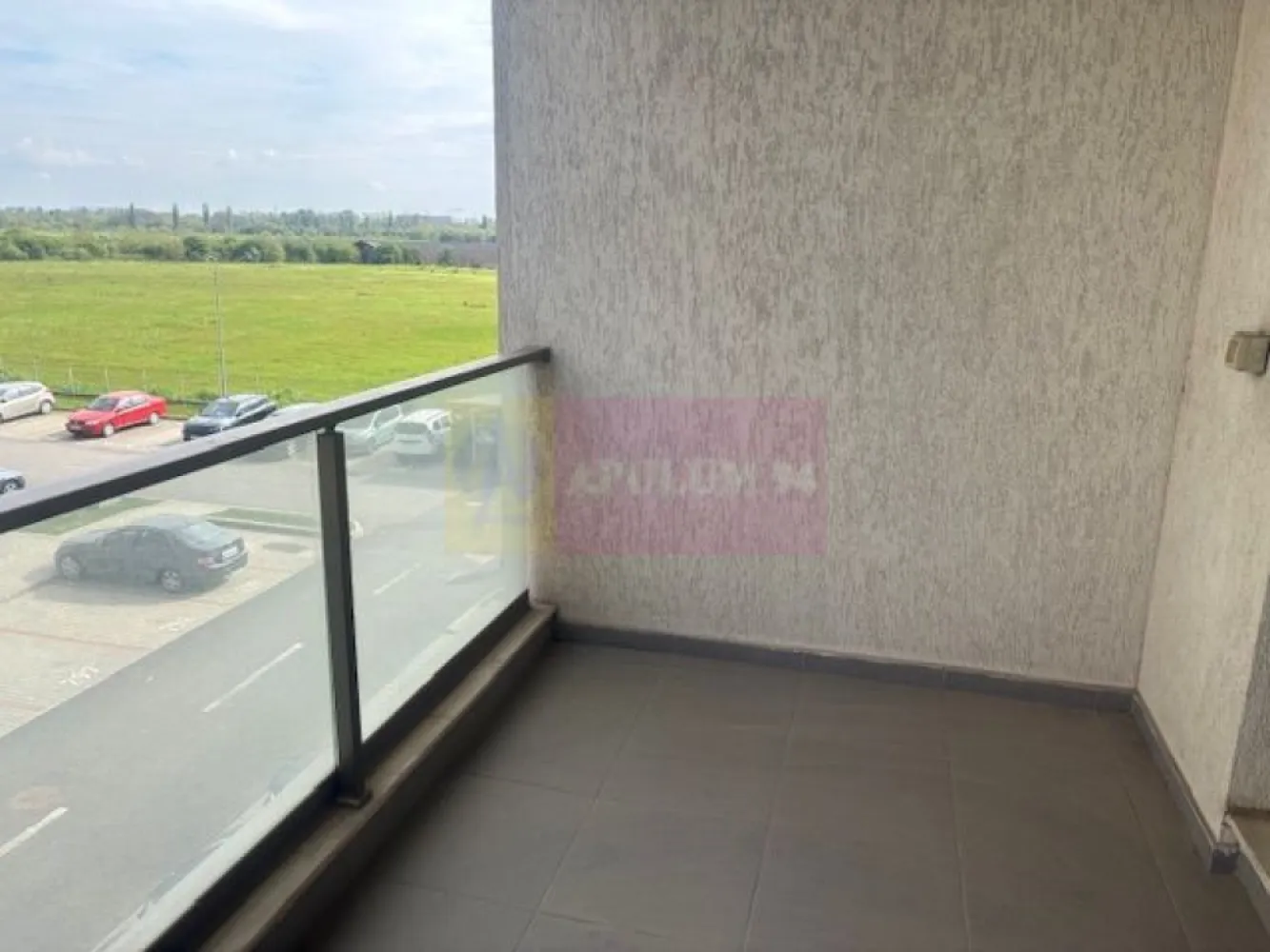 Apartament 2 camere Dimri Residence- Prelungirea Ghencea. - Compania imobiliara Apulum 94 va propune spre inchiriere un apartament de 2 camere situat in complexul Dimri Residence din Prelungirea Ghencea- Sector 6. 
Imobilul are 8 etaje, este izolat termic, foarte curat si beneficiaza de 2 lifturi. 
Apartamentul este la etajul 2 si este la prima inchiriere. 
Dormitorul are pat si dressing noi, bucataria va avea frigider, plita si cuptor electric noi. 
Livingul nu este mobilat si nici bucataria, dar se pot discuta variante pentru mobilare. 
Incalzirea este cu centrala proprie pe gaze.
In zona sunt magazine, hypermarketuri si mijloace de transport. 
Pentru vizionare si alte detalii nu ezitati sa ma contactati pe nr 0733683446- Laura Ionescu.