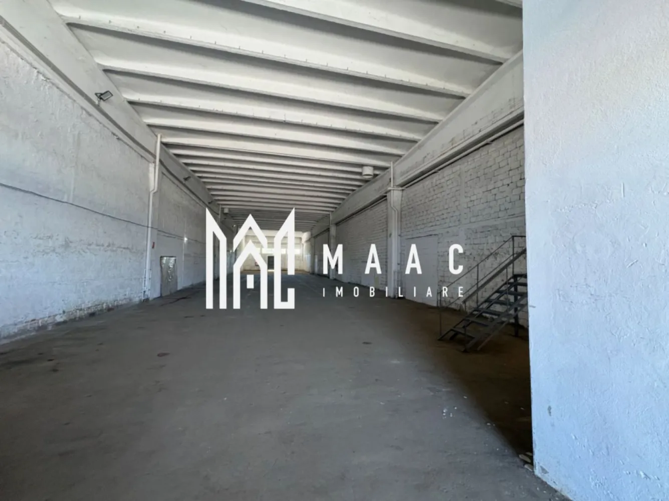 Hală cu rampa tir I 800 mp I Turnisor Sibiu - MAAC IMOBILIARE va propune spre închiriere o Hală .Oportunitate excelentă pentru activități de depozitare, logistică sau producție!

Se oferă spre închiriere hală industrială cu o suprafață de 800 mp, amplasată în zona Turnișor, cu acces facil pentru transport și distribuție.

✅ Suprafață: 800 mp
✅ Dimensiuni: 12,5 m lățime x 64 m lungime
✅ Înălțime utilă: 7,5 m
✅ Rampă TIR pe o latură a halei
✅ Rampă pentru autovehicule de până la 3,5 tone pe cealaltă latură
✅ Acces facil pentru operațiuni de încărcare/descărcare
✅ Pază inclusă
✅ Disponibilă imediat

Spațiul este ideal pentru companii care caută o locație funcțională, cu acces rapid și condiții excelente pentru desfășurarea activităților logistice sau industriale.

Pentru detalii suplimentare și programarea unei vizionări, vă rugăm să precizați câ ați văzut anunțul cu ID CP3115615