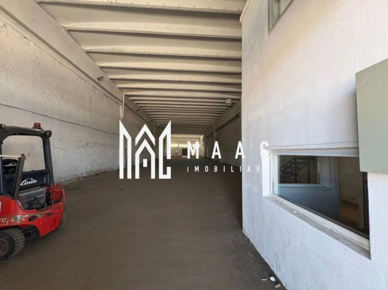 Hală cu rampa tir I 800 mp I Turnisor Sibiu - MAAC IMOBILIARE va propune spre închiriere o Hală .Oportunitate excelentă pentru activități de depozitare, logistică sau producție!

Se oferă spre închiriere hală industrială cu o suprafață de 800 mp, amplasată în zona Turnișor, cu acces facil pentru transport și distribuție.

✅ Suprafață: 800 mp
✅ Dimensiuni: 12,5 m lățime x 64 m lungime
✅ Înălțime utilă: 7,5 m
✅ Rampă TIR pe o latură a halei
✅ Rampă pentru autovehicule de până la 3,5 tone pe cealaltă latură
✅ Acces facil pentru operațiuni de încărcare/descărcare
✅ Pază inclusă
✅ Disponibilă imediat

Spațiul este ideal pentru companii care caută o locație funcțională, cu acces rapid și condiții excelente pentru desfășurarea activităților logistice sau industriale.

Pentru detalii suplimentare și programarea unei vizionări, vă rugăm să precizați câ ați văzut anunțul cu ID CP3115615