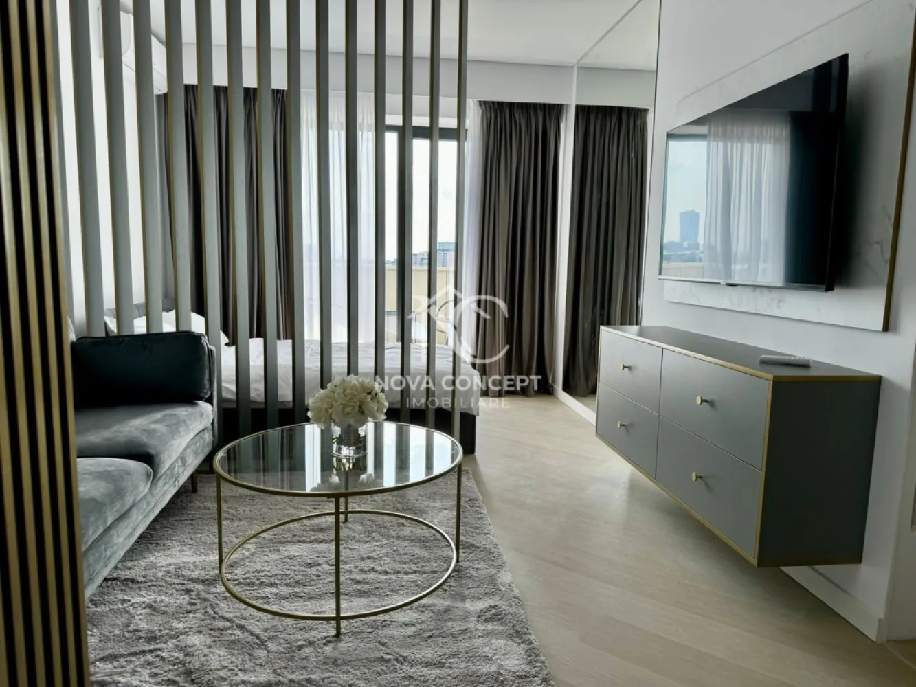 Studio Premium în Cortina North | Mutare Imediată | Sector 1 - Ofer spre închiriere studio în complexul Cortina North, Sector 1

Apartamentul este pregătit pentru mutare imediată. 
Dispune de: veselă, pahare, tacâmuri, aspirator, mop, fier și masă de călcat, uscător de rufe etc.

Prețul variază în funcție de modalitatea de plată aleasă:
• 600 Euro/lună (pentru plata integrală pe 1 an)
• 625 Euro/lună (pentru plata la fiecare 6 luni)
• 650 Euro/lună (pentru plata la fiecare 3 luni)

Condiții:
• Contract minim 1 an.
• Garanție: contravaloarea unei luni de chirie.
• Nu se acceptă animale de companie.
Telefon: 0766591268