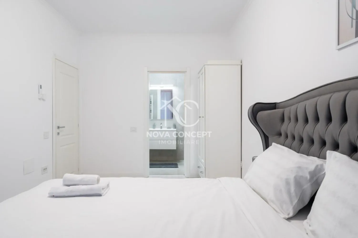 Apartament 3 camere Via Pipera - Apartament cu 3 Camere de vanzare în Voluntari/Pipera | Liniște absolută | Bloc 2023

📐 Detalii pe scurt: • Suprafață: 80.5 mp utili + 3 balcoane (24 mp). Fiecare cameră are ieșire proprie pe terasă.
 • Compartimentare: Living open-space (~30mp), 2 dormitoare, 2 băi. 
• Etaj: 4 din 5. 
• An construcție: Bloc nou, 2021. 
• Parcare: Se poate achiziționa loc de parcare separat la prețul de 18.000€.
Tranzacție rapidă și sigură (se acceptă și credit).
 💵 Preț apartament: 225.000€
Detalii și vizionări în privat sau la: 0766591268