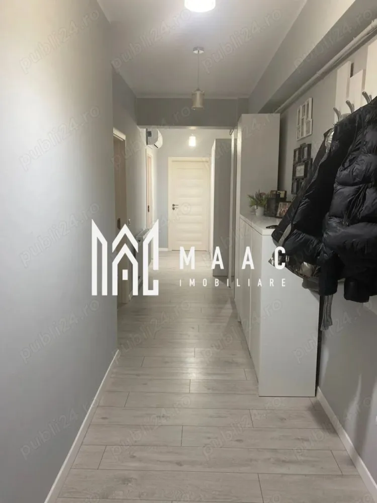Apartament 3 camere | 111 mpu | 2 balcoane | 2 parcari | Ostroveni | - MAAC Imobiliare vă propune spre vânzare sau schimb un apartament premium cu 3 camere, situat pe Bulevardul Dem Rădulescu, într-una dintre cele mai moderne și apreciate zone rezidențiale din Râmnicu Vâlcea. Proprietatea este amplasată într-o zonă retrasă și foarte liniștită, în spatele restaurantului Brothers, oferind confort, intimitate și acces rapid către oraș.
Apartamentul impresionează prin suprafața generoasă, compartimentarea eficientă și finisajele moderne, fiind ideal pentru o familie care își dorește spațiu și confort într-un imobil nou.
Caracteristici:
Apartament cu 3 camere
Suprafață totală: 111 mp
Suprafață utilă: 95 mp
Balcon generos de 16 mp
Etaj 3 din 3
Construcție finalizată în 2022
Zonă liniștită, retrasă de la stradă
2 locuri de parcare incluse
Ideal pentru locuit sau investiție
Compartimentare:
Living spațios și luminos
2 dormitoare
Bucătărie separată
2 băi
Hol generos
Balcon mare cu spațiu pentru relaxare
Dotări:
Complet mobilat și utilat
Aer condiționat
Televizor
Centrală termică Immergas
Finisaje moderne
Spații bine optimizate
Mobilier și electrocasnice incluse
Avantaje:
Construcție nouă – 2022
Zonă foarte liniștită
Fără zgomot de trafic
2 locuri de parcare incluse
Apartament modern și spațios
Aproape de restaurante, magazine și puncte de interes
Ideal pentru familie
Condiții vânzare:
Vânzarea cash se realizează cu predare în termen de 6 luni de la semnarea actului de vânzare
Preț negociabil
Pentru mai multe informații și programarea unei vizionări, echipa MAAC Imobiliare vă stă la dispoziție.ID 3111348