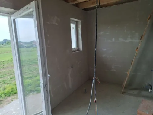 CASA NOUA IN GRI DE VANZARE