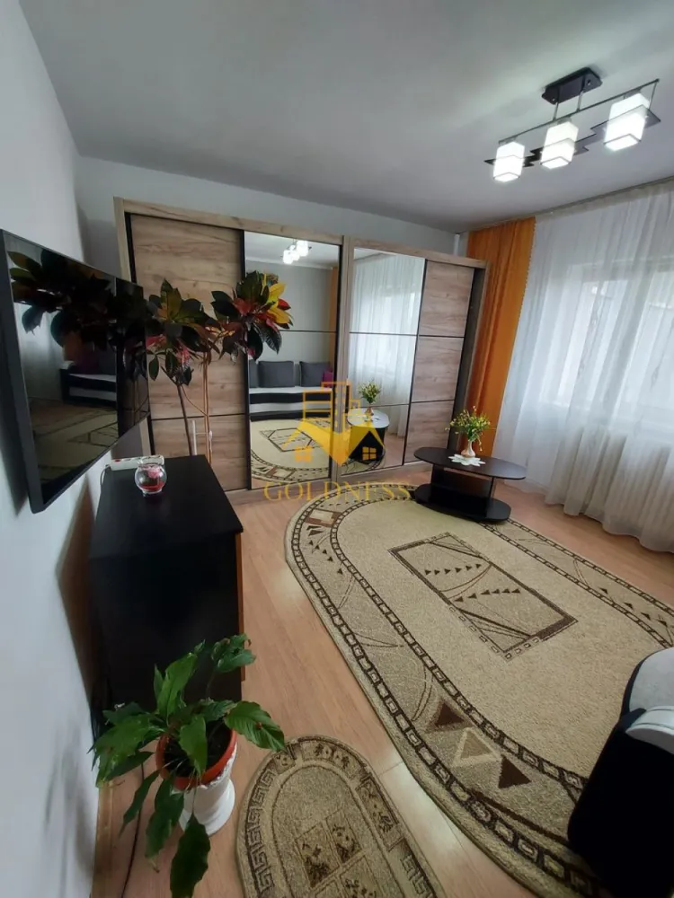 2 camere decomandate, Zona Clabucet, Panemar, Profi, Bucium, Manastur - GOLDNESS Imobiliare vă propune spre închiriere un apartament cu 2 camere complet mobilat și utilat, la etajul 9 într-un imobil de 10 etaje, în Cartierul Manastur.
Se află în apropierea stațiilor de transport în comun, magazine, restaurante, spații verzi, farmacii, etc. 
Posibilitate de a inchiria o parcare contra cost!

Apartamentul este compartimentat astfel:
 - dormitor cu canapea extensibila, dulap pentru depozitare, televizor
 - living cu canapea extensibila, dressing generos, comoda tv, televizor
 - bucatarie complet mobilata si utilata, loc de servit masa
 - baie cu cada, calorifer port prosop și dulap pentru depozitare.

Imobilul este dotat cu toate cele necesare- centrală proprie, frigider, aragaz, hotă, mașină de spălat haine, etc. 

Dacă sunteți interesați de acest apartament și doriți să îl vizionați, dar și pentru alte oferte nu ezitați să ne contactați telefonic sau prin e-mail. Vă stăm la dispoziție!
Pentru intermediere se percepe un comision de 50% din prețul chiriei!