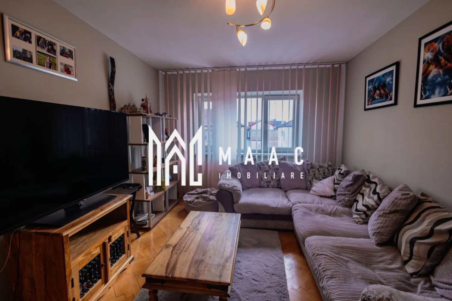 Apartament 5 Camere | 2 Nivele | 150MPU | Ciresica - MAAC Imobiliare vă propune spre vânzare un apartament spațios cu 5 camere, dispus pe 2 nivele, situat la etajul 4 al unui imobil bine întreținut și izolat termic cu BCA, o proprietate potrivită pentru o familie numeroasă sau pentru cei care apreciază suprafețele generoase și compartimentarea versatilă.

Comision 0% pentru cumparator 

Apartamentul are o suprafață utilă de 150 mp și este organizat pe două niveluri, oferind delimitare clară între zonele de zi și cele de odihnă.

Caracteristici principale:
-suprafață utilă: 150 mp
-compartimentare pe 2 nivele
-5 camere luminoase
-2 băi complet echipate
-balcon
-pivniță de 10 mp

Proprietatea se vinde mobilată și utilată complet, cu excepția câtorva corpuri de mobilier. Încălzirea este eficientă, iar confortul termic este asigurat de izolația exterioară cu BCA. Compartimentarea funcțională permite organizarea distinctă a spațiilor de lucru, relaxare și odihnă.

Localizarea oferă acces facil la școli, magazine, mijloace de transport în comun și spații verzi, ceea ce face ca această proprietate să fie potrivită atât pentru locuire proprie, cât și pentru investiție.

Pentru informații și vizionări vă rugăm să menționați la telefon numărul CP2695312.